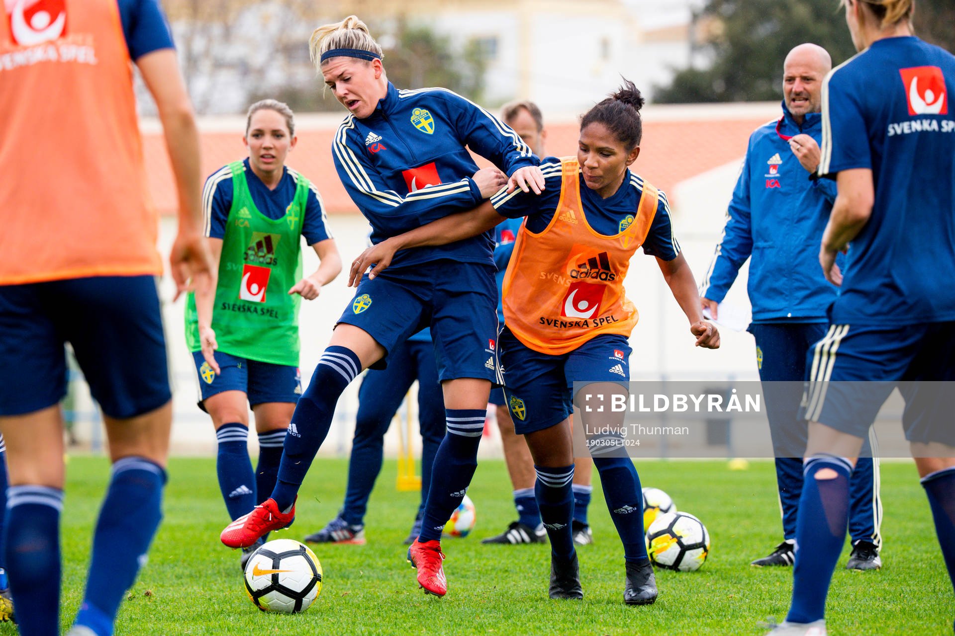 Olivia Schough och Madelen Janogy under en träning med Sveriges damlandslag i fotboll den 5 mars 2019 i Ferreiras.
