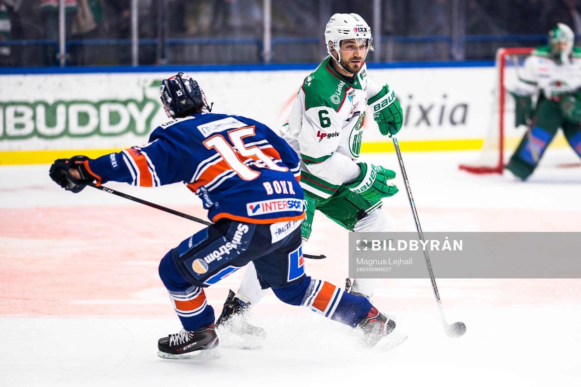 Växjös Dominik Bokk  och Rögles Craig Schira
