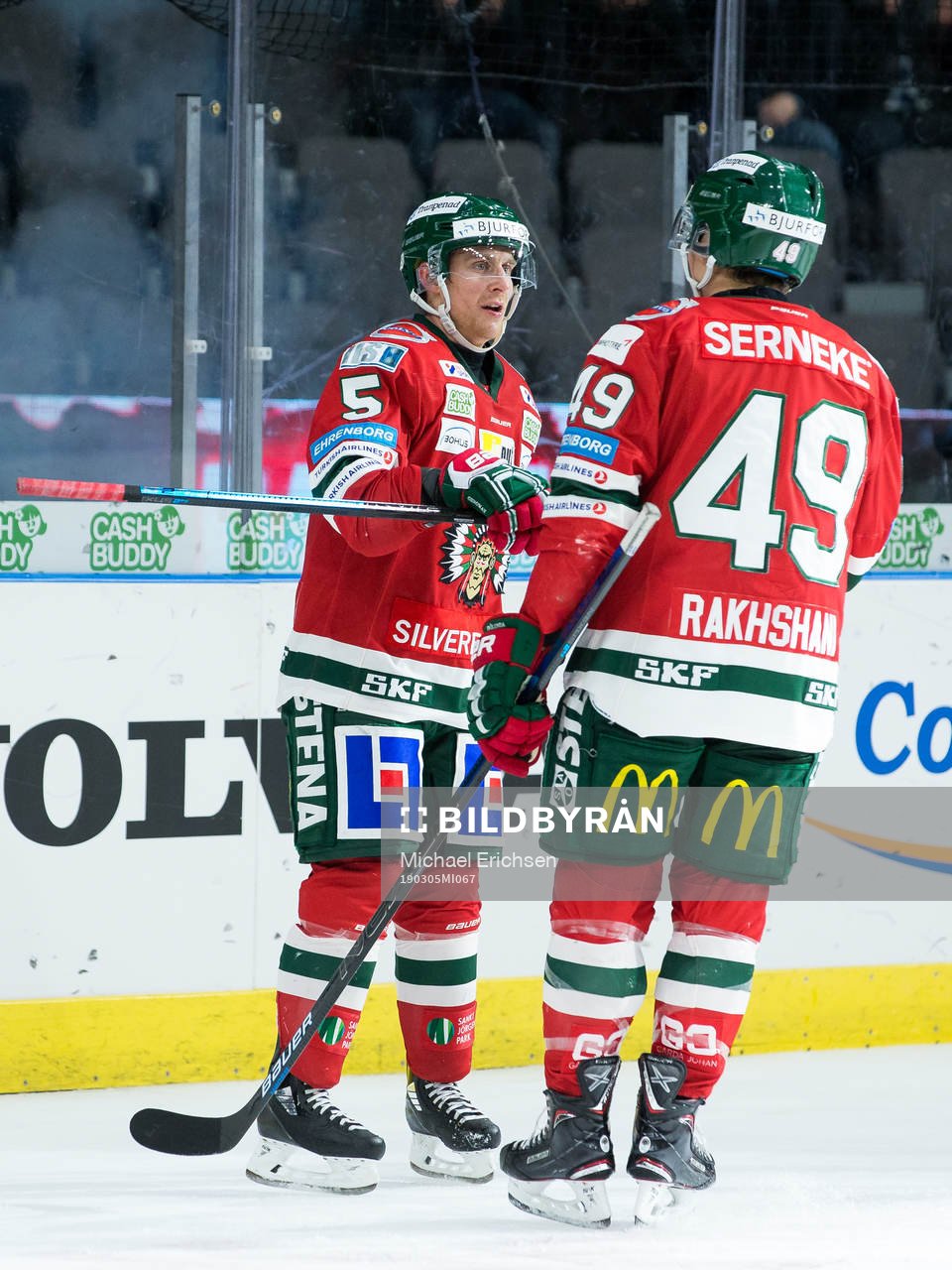 Frölundas Chay Genoway jublar med Rhett Rakshani