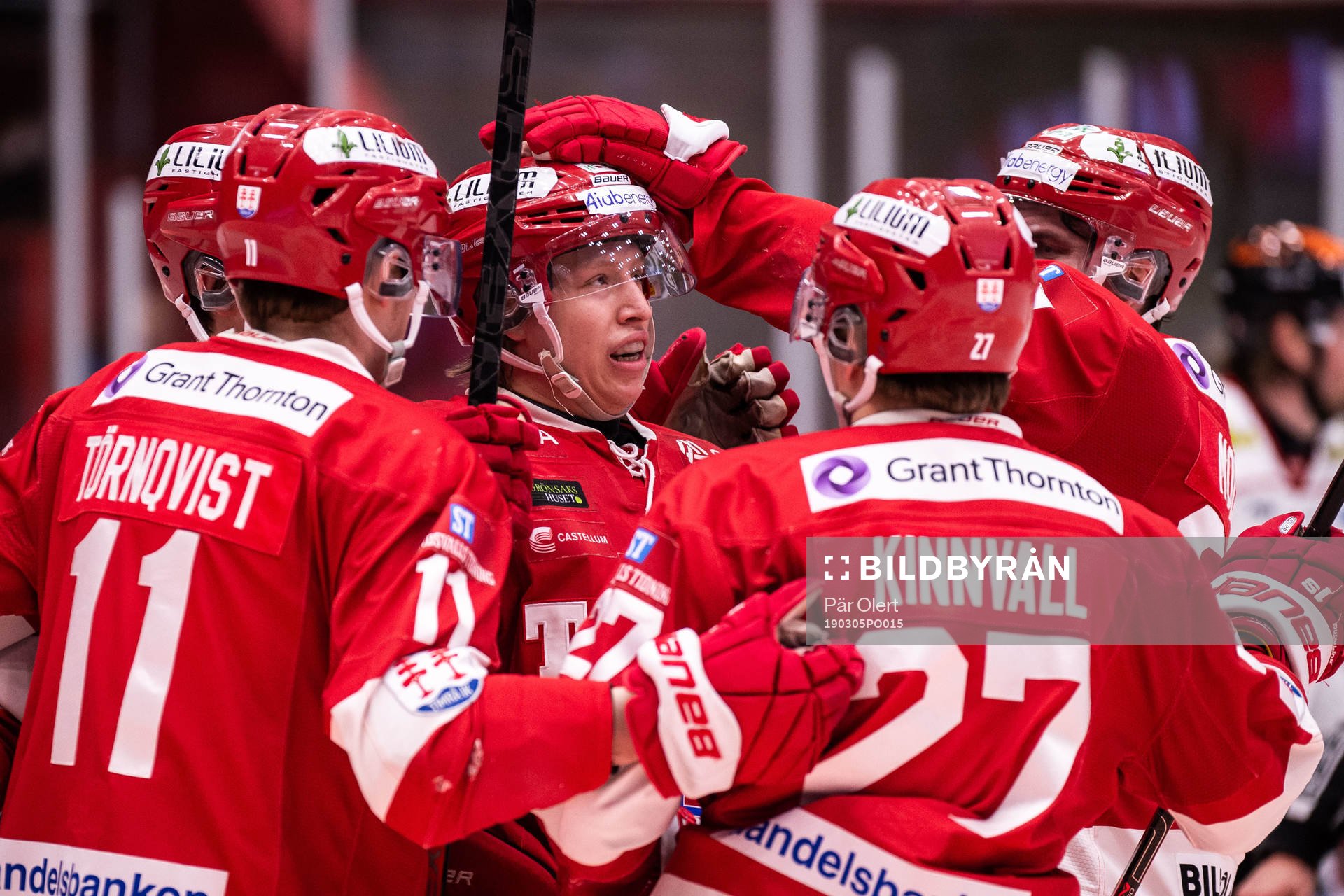 Timrås Vilmos Gallo jublar med lagkamrater