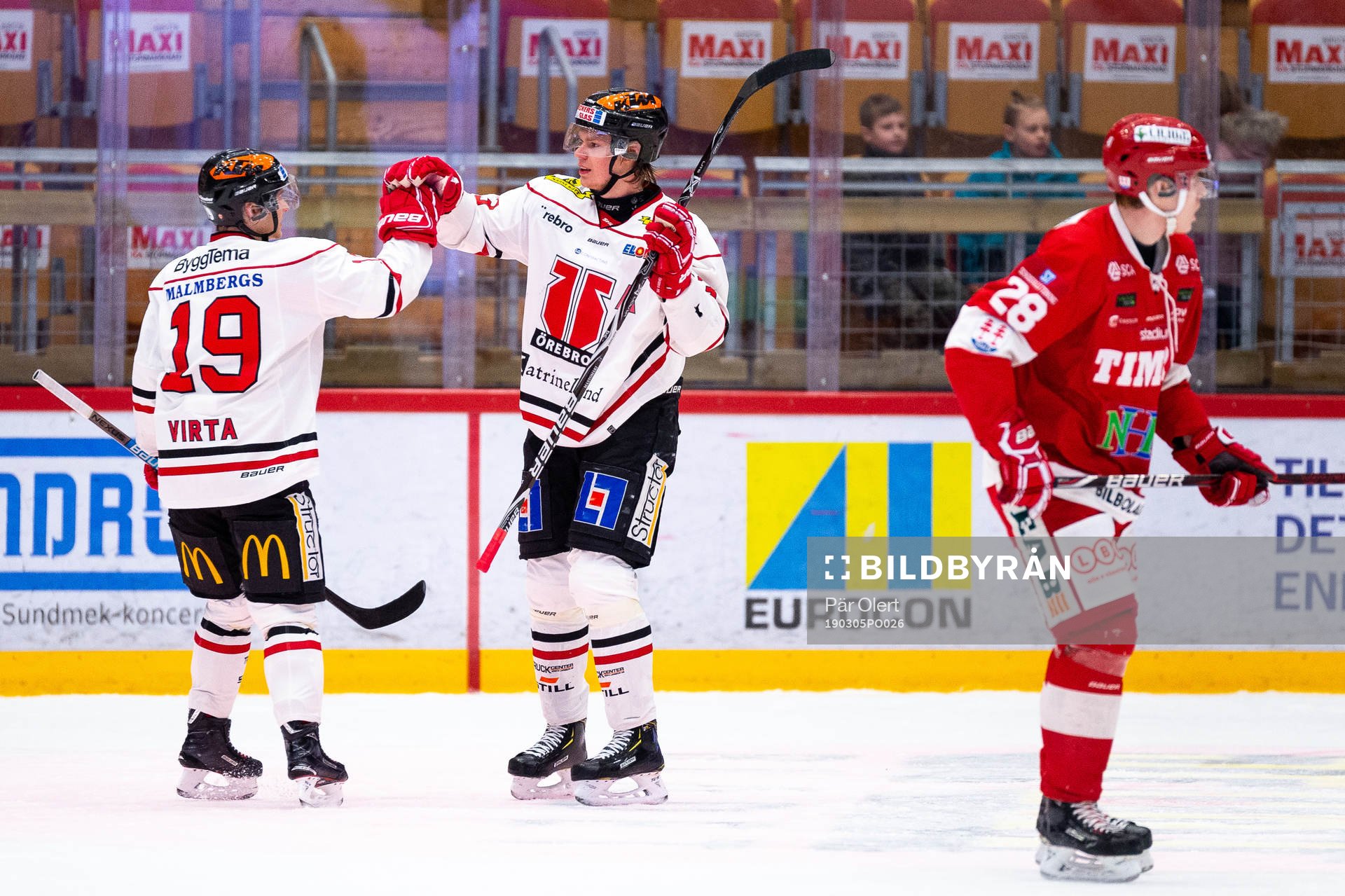 Örebros Patrik Virta och Christopher Mastomäki jublar