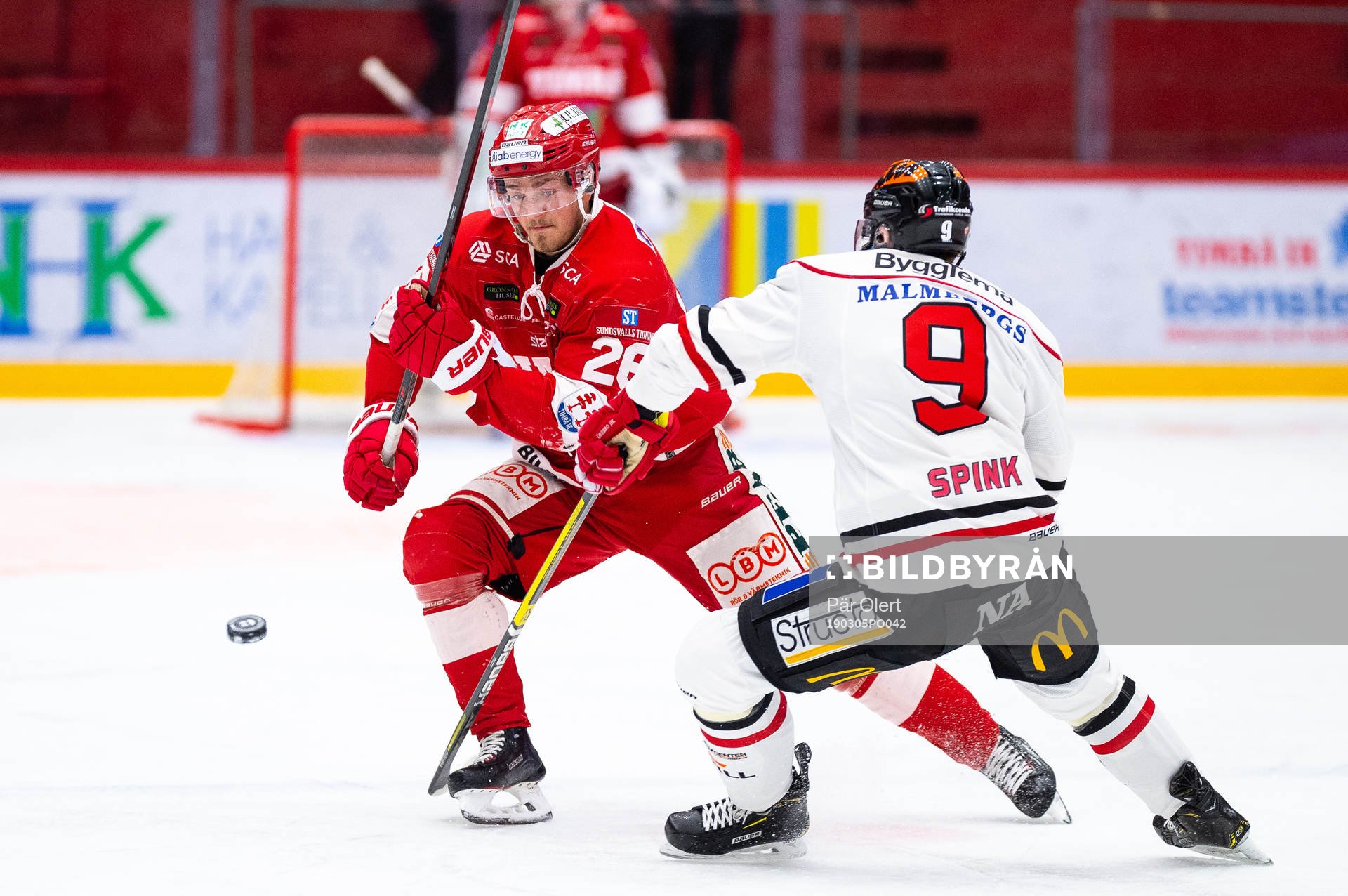 Timrås Hampus Larsson och Örebros Tylor Spink