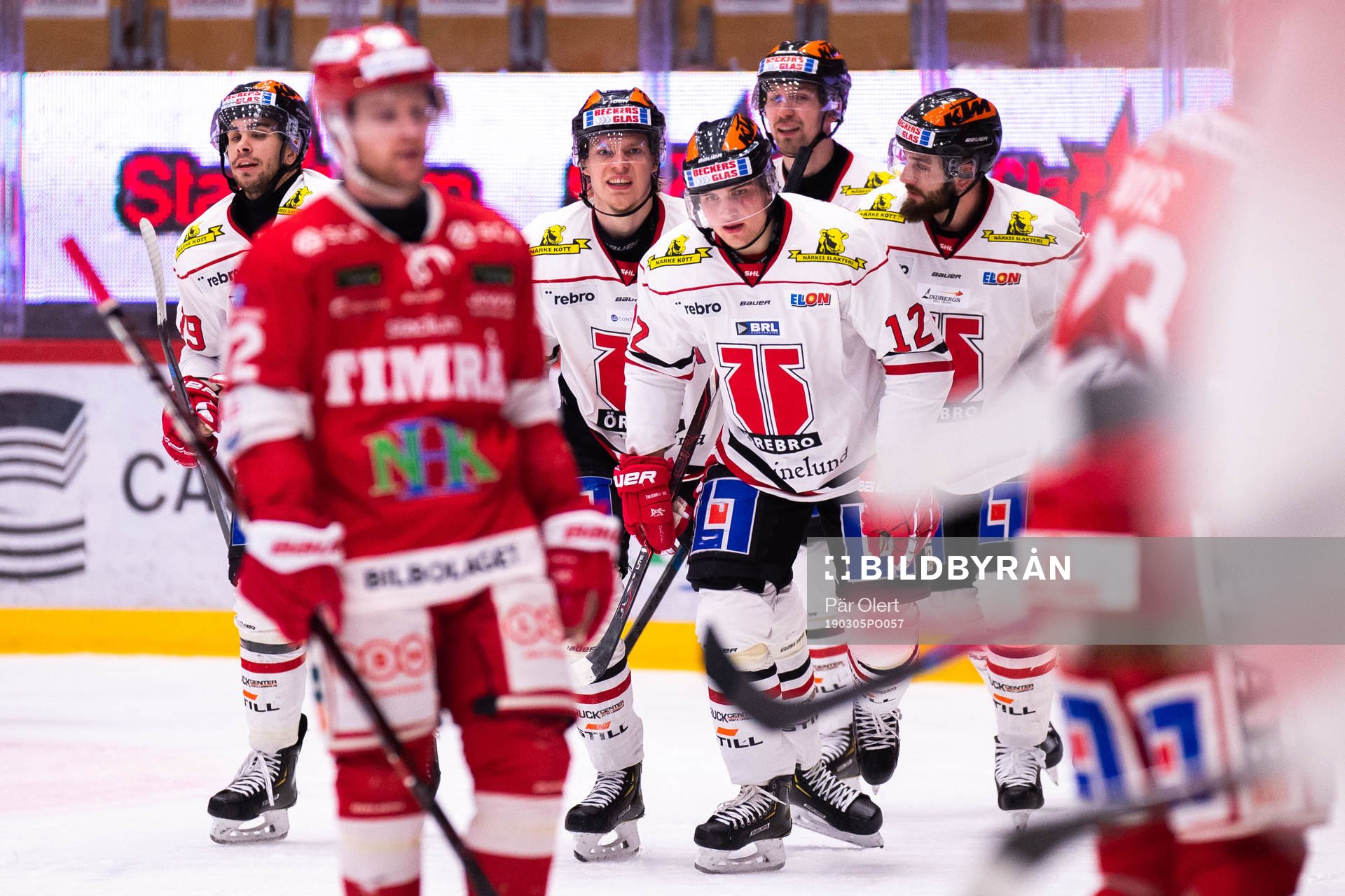 Örebros Glenn Gustafsson jublar med lagkamrater