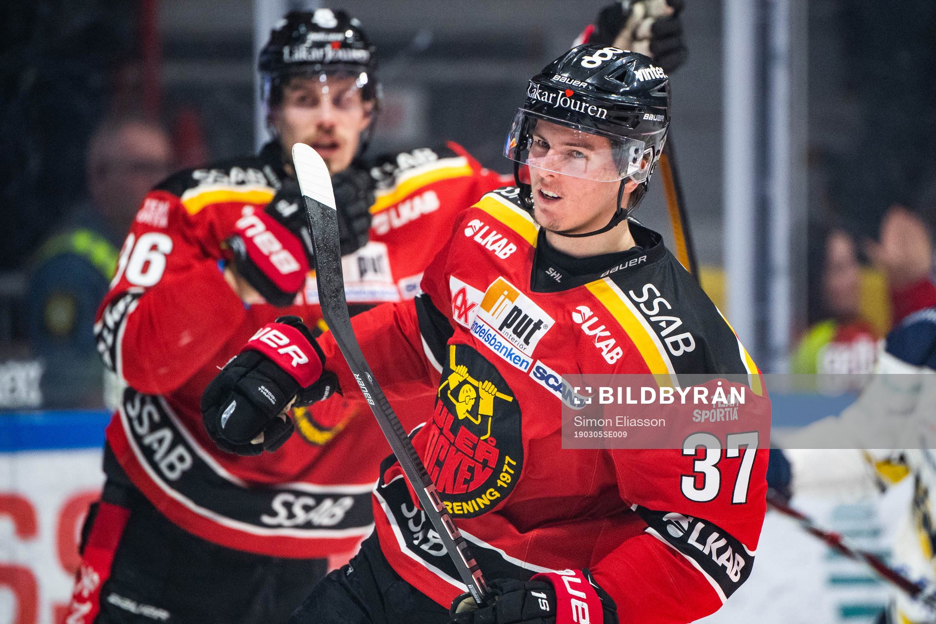 Luleås Emil Larsson och Isac Lundeström jublar