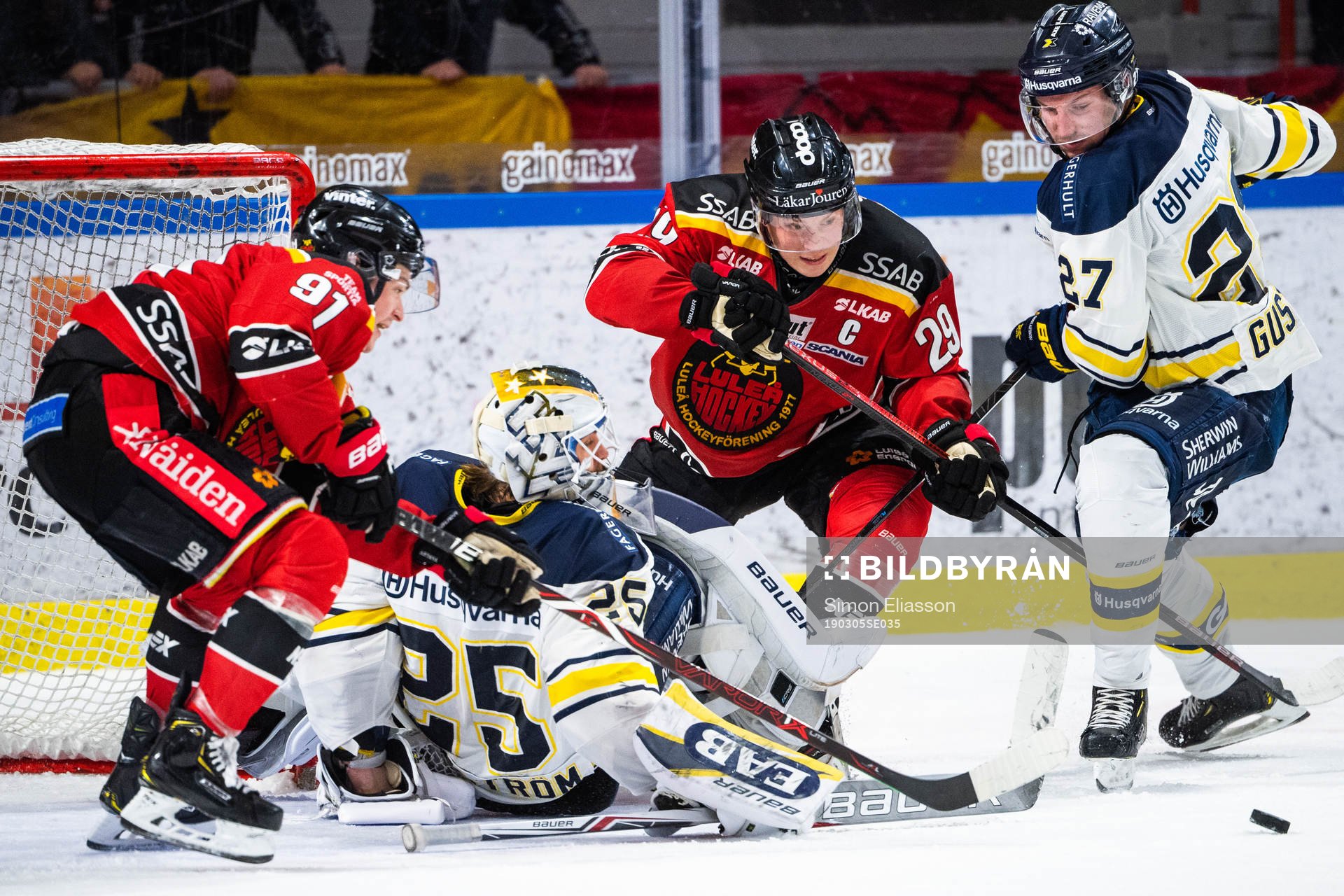 s målvakt Felix Sandström, Luleås Erik Gustafsson och