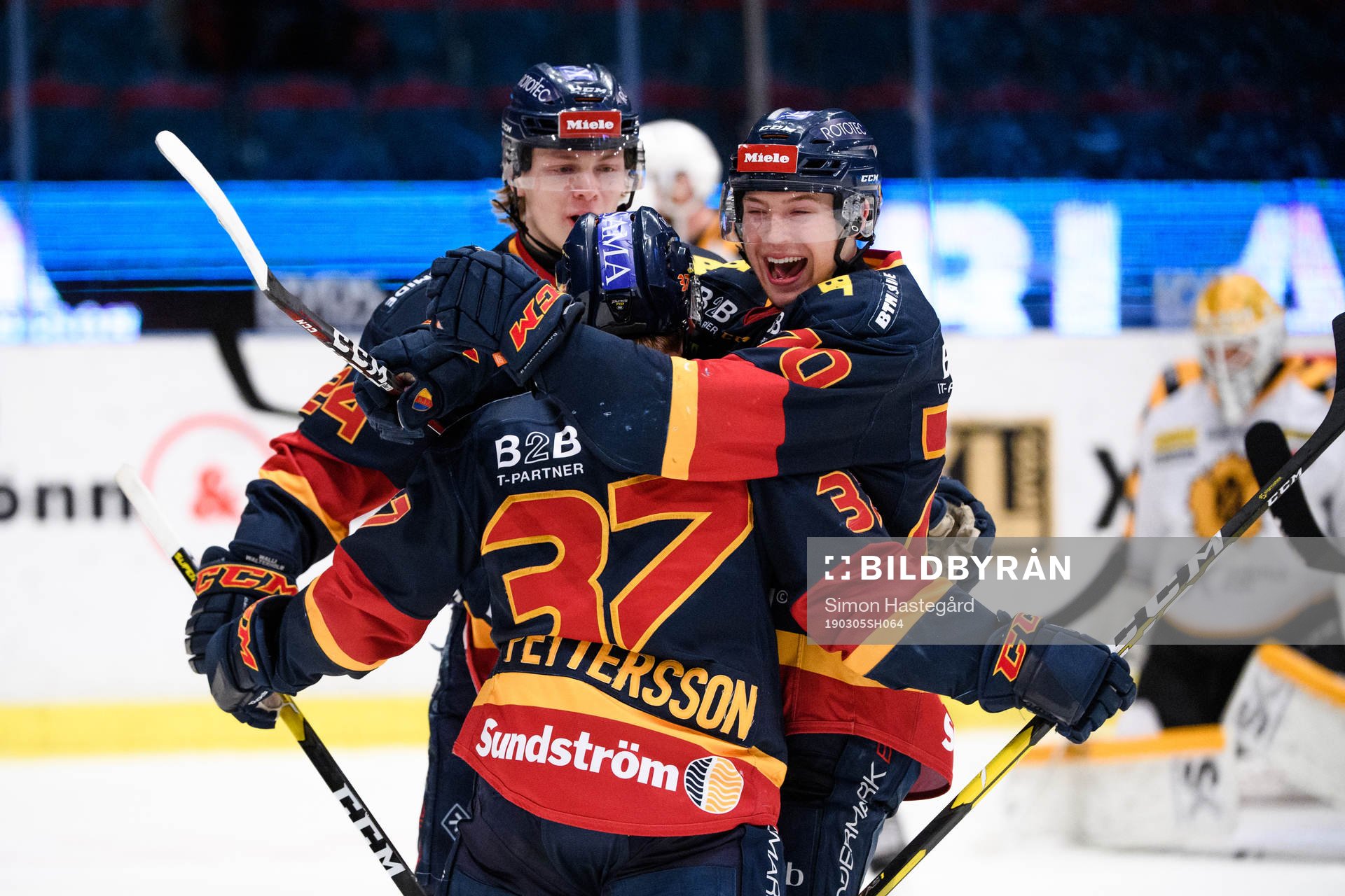 Djurgårdens Marcus Davidsson  jublar med Jesper Pettersson