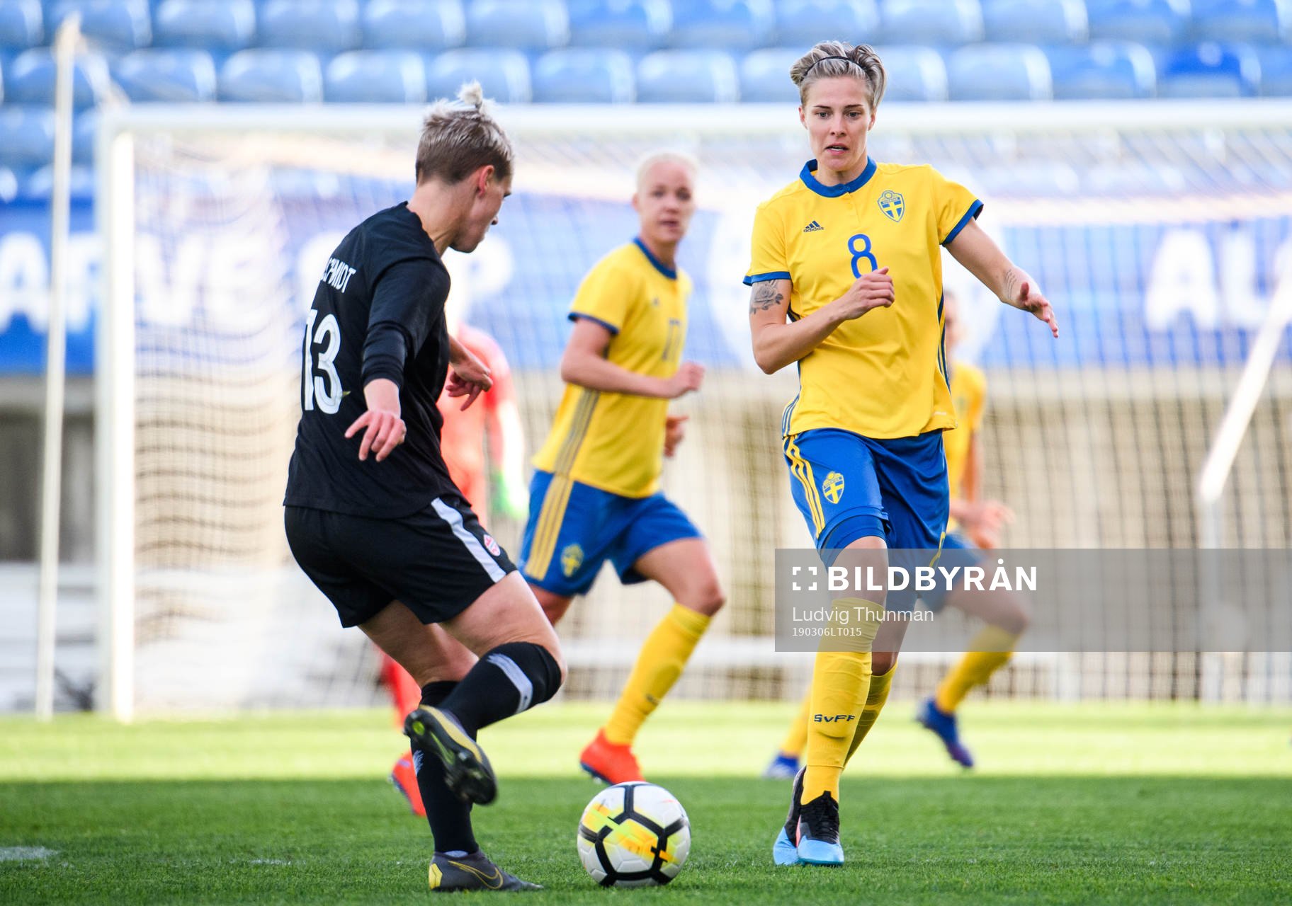Sophie Schmidt of Canada and Lina Hurtig of Sweden