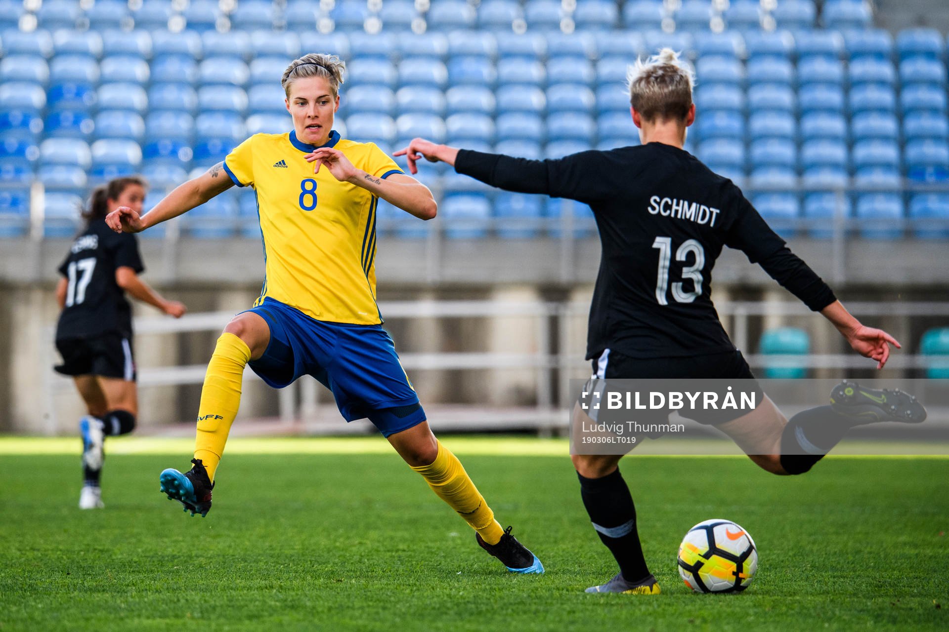 Lina Hurtig of Sweden and Sophie Schmidt of Canada