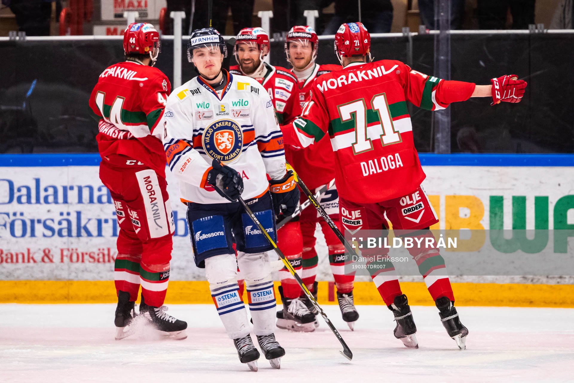 Moras Andrew Rowe jublar med lagkamrater