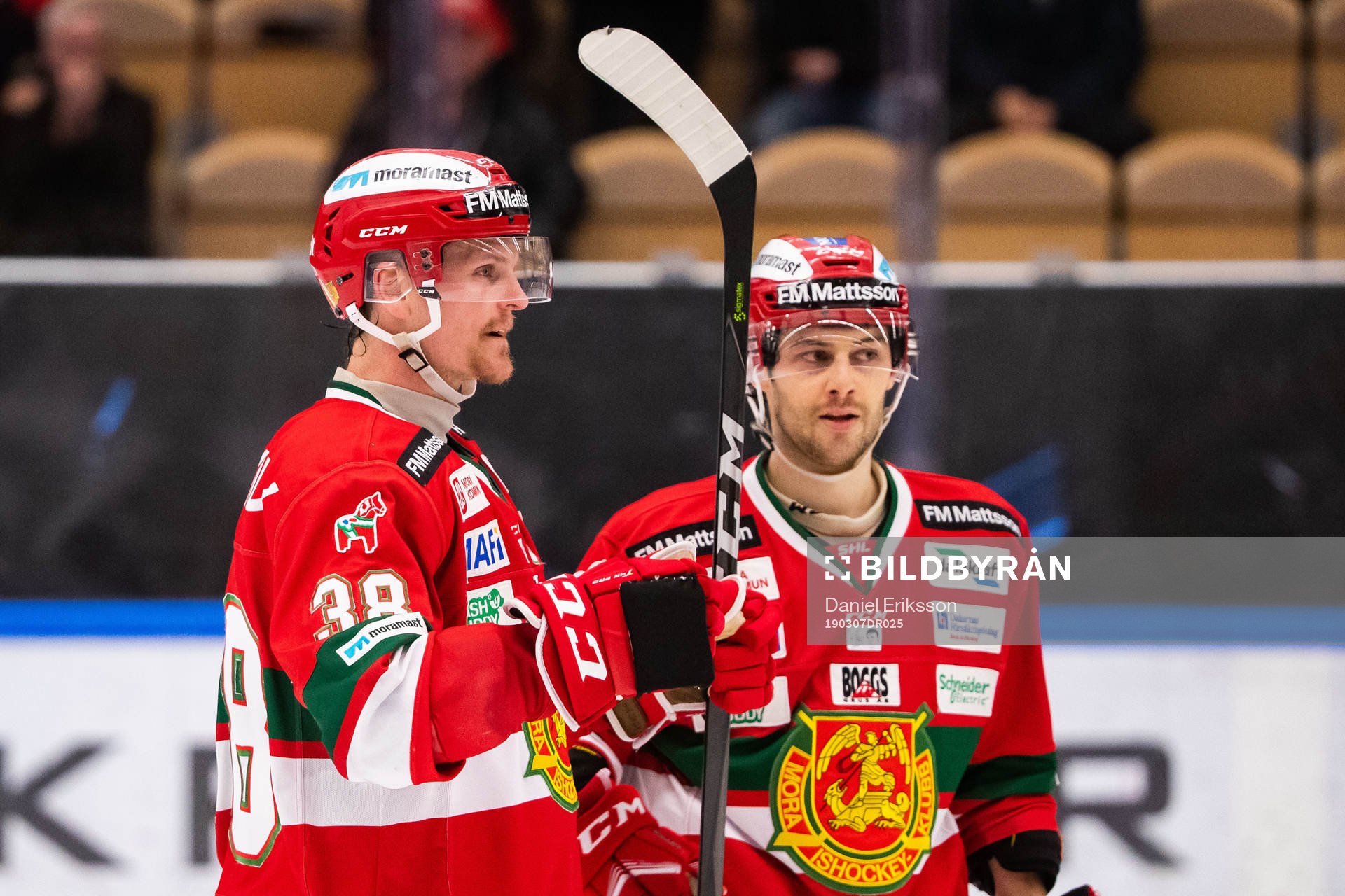 Moras Adam Massuhr och Ryan Johnston jublar