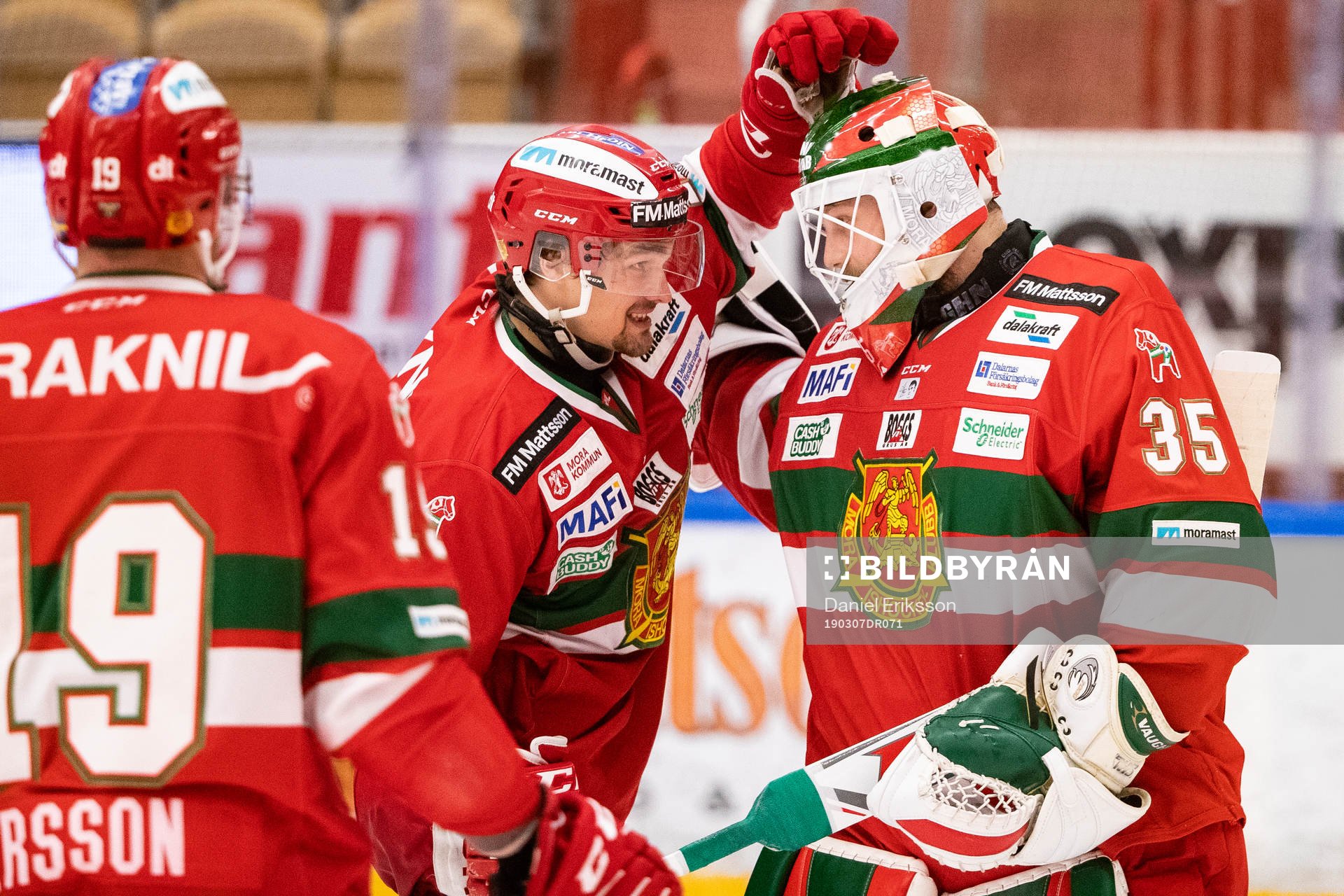 Moras målvakt Christian Engstrand jublar