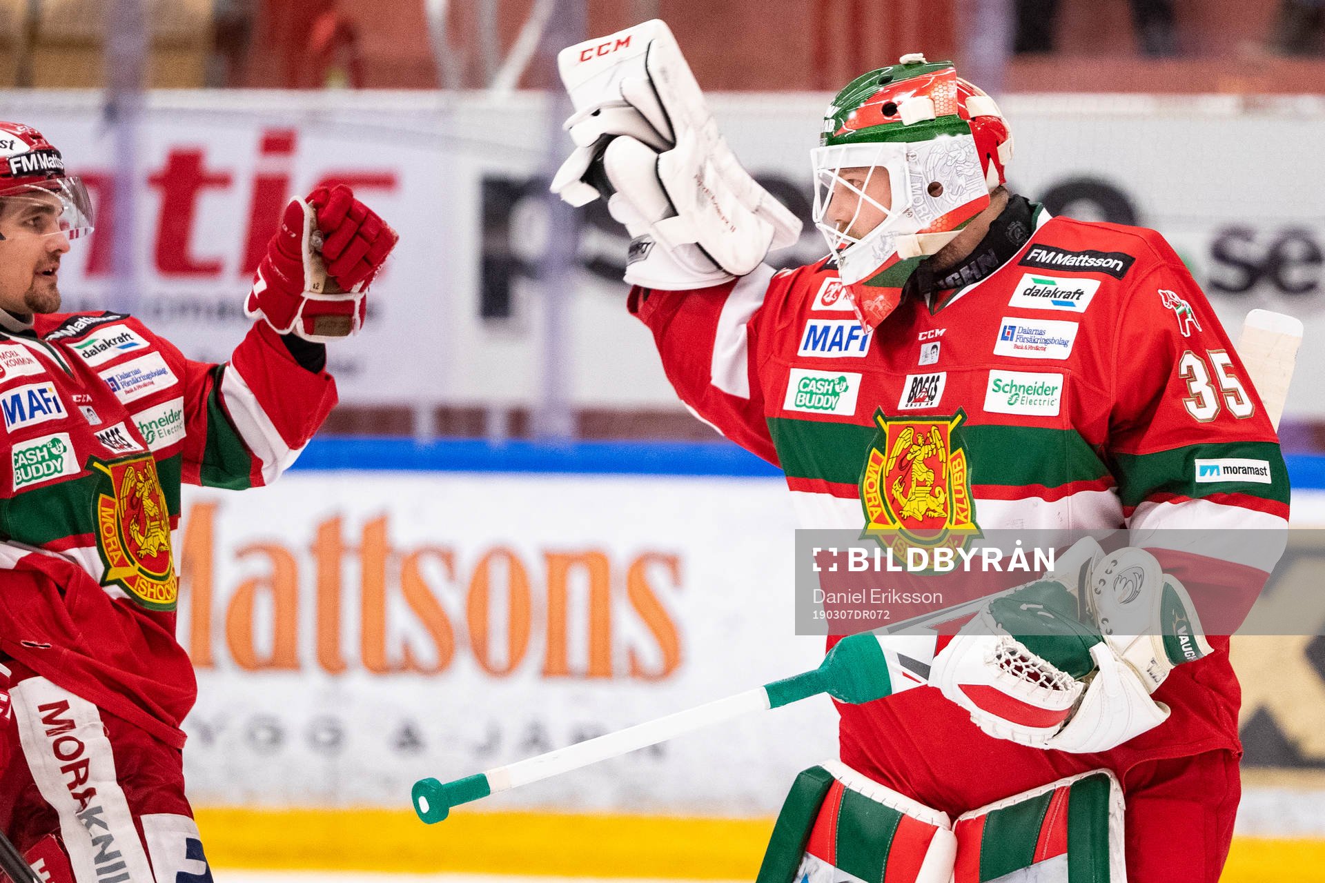 Moras målvakt Christian Engstrand jublar