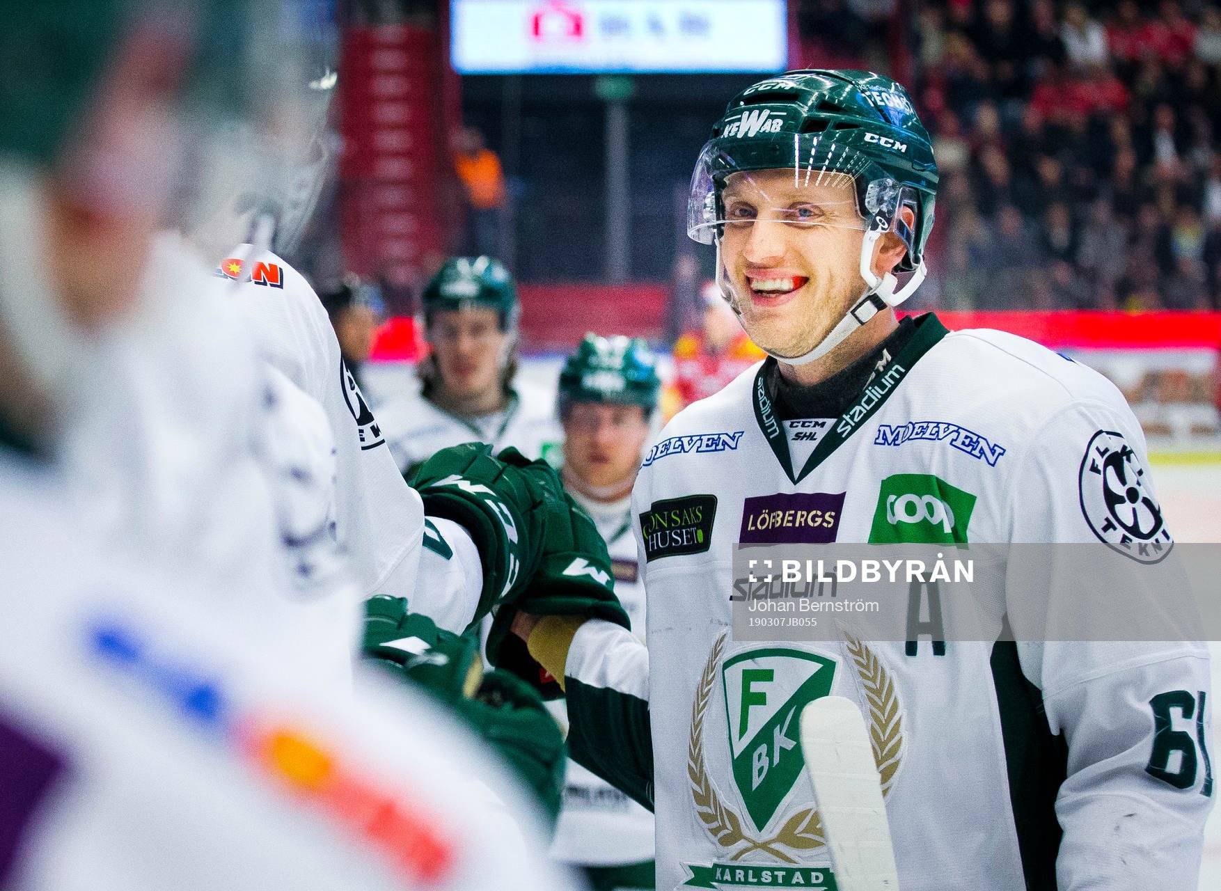 Färjestads Johan Ryno jublar vid 0-1