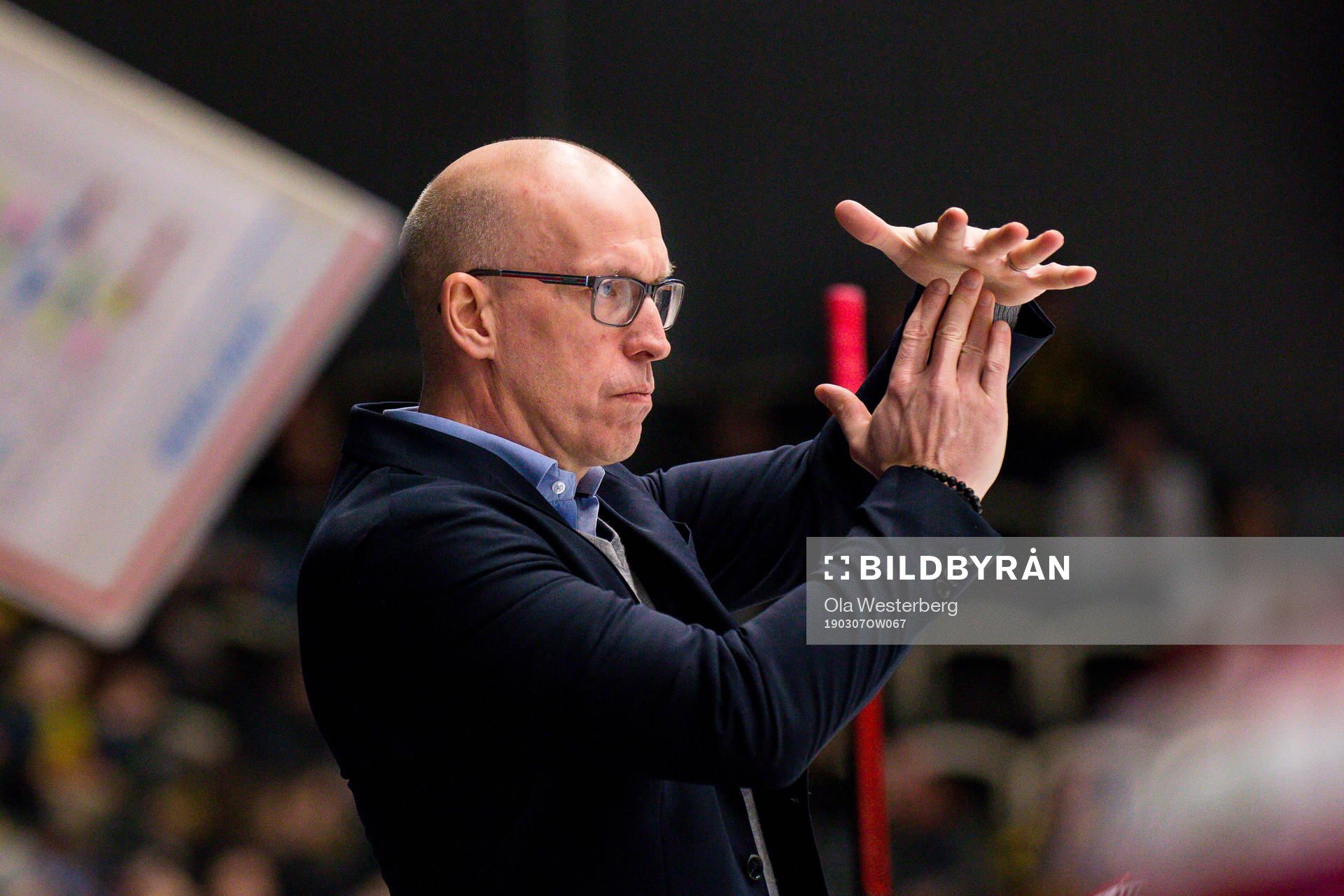 Timrås tränare Fredrik Andersson tar timeout