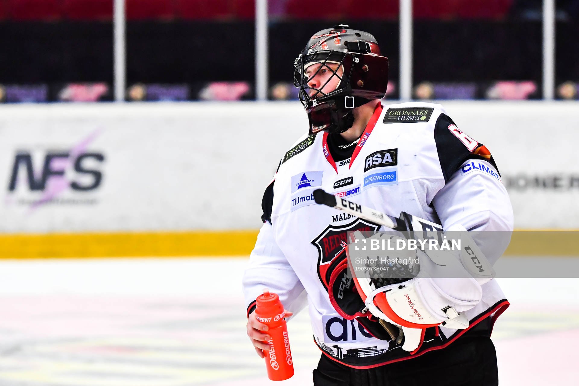 Malmö Redhawks målvakt Oscar Alsenfelt blir utbytt