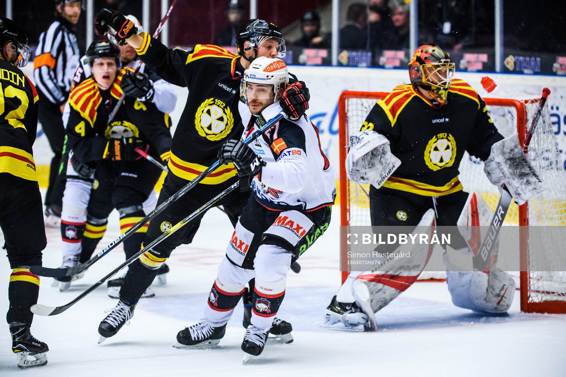Malmö Redhawks Konstantin Komarek oroar framför Brynäs