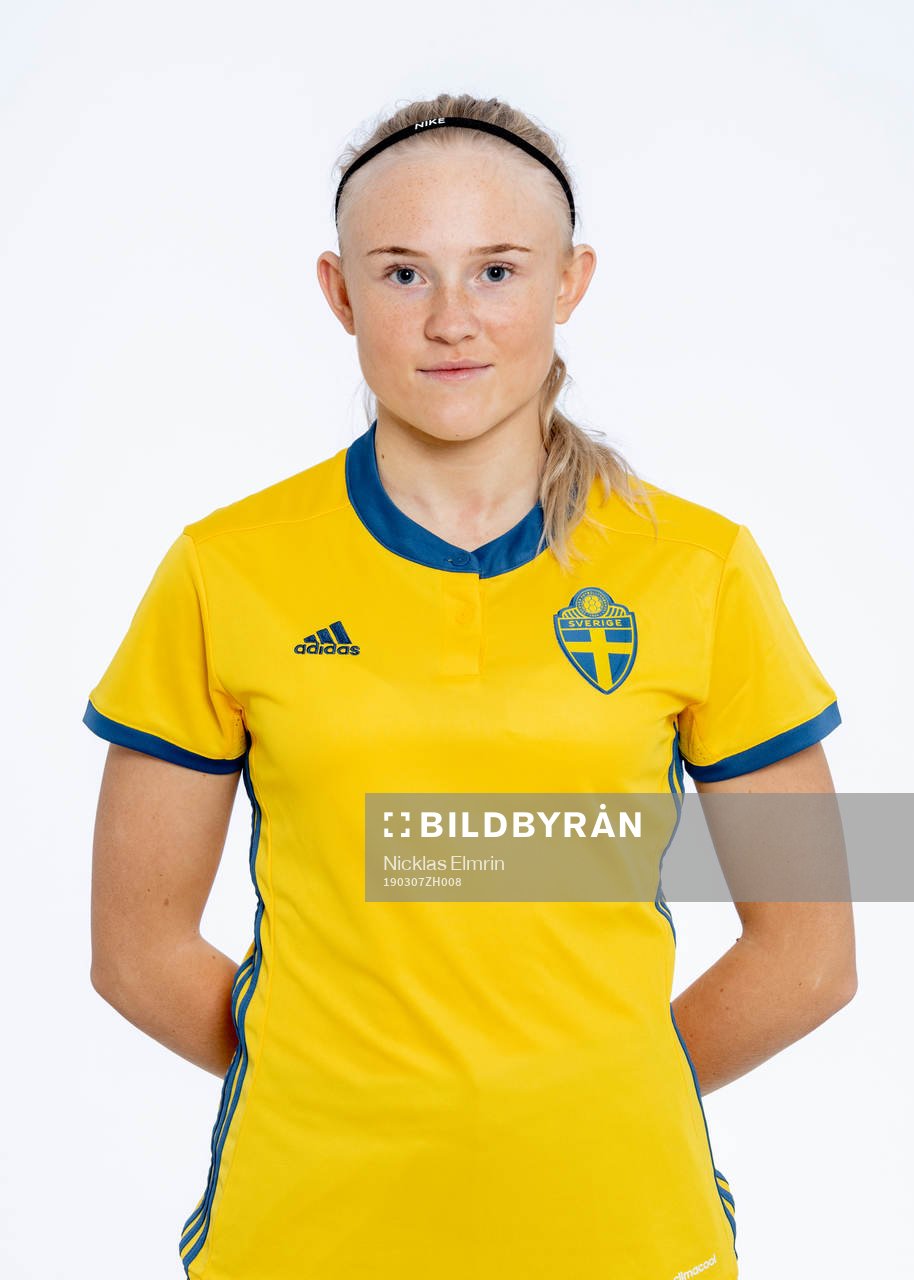 Emilia Bengtsson i F16/03-landslaget poserar för ett porträtt den 7 mars 2019 i Göteborg.
