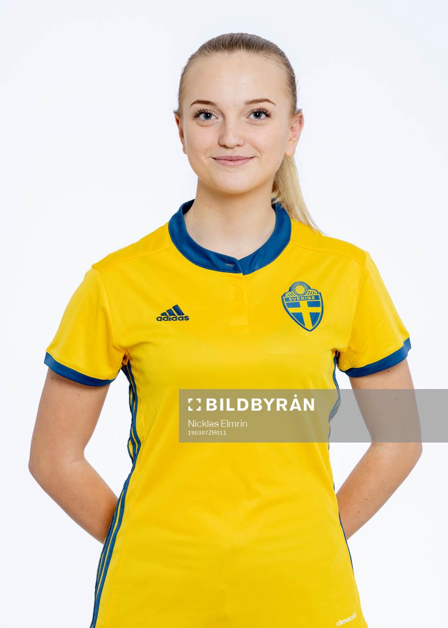 Saga Carlsson i F16/03-landslaget