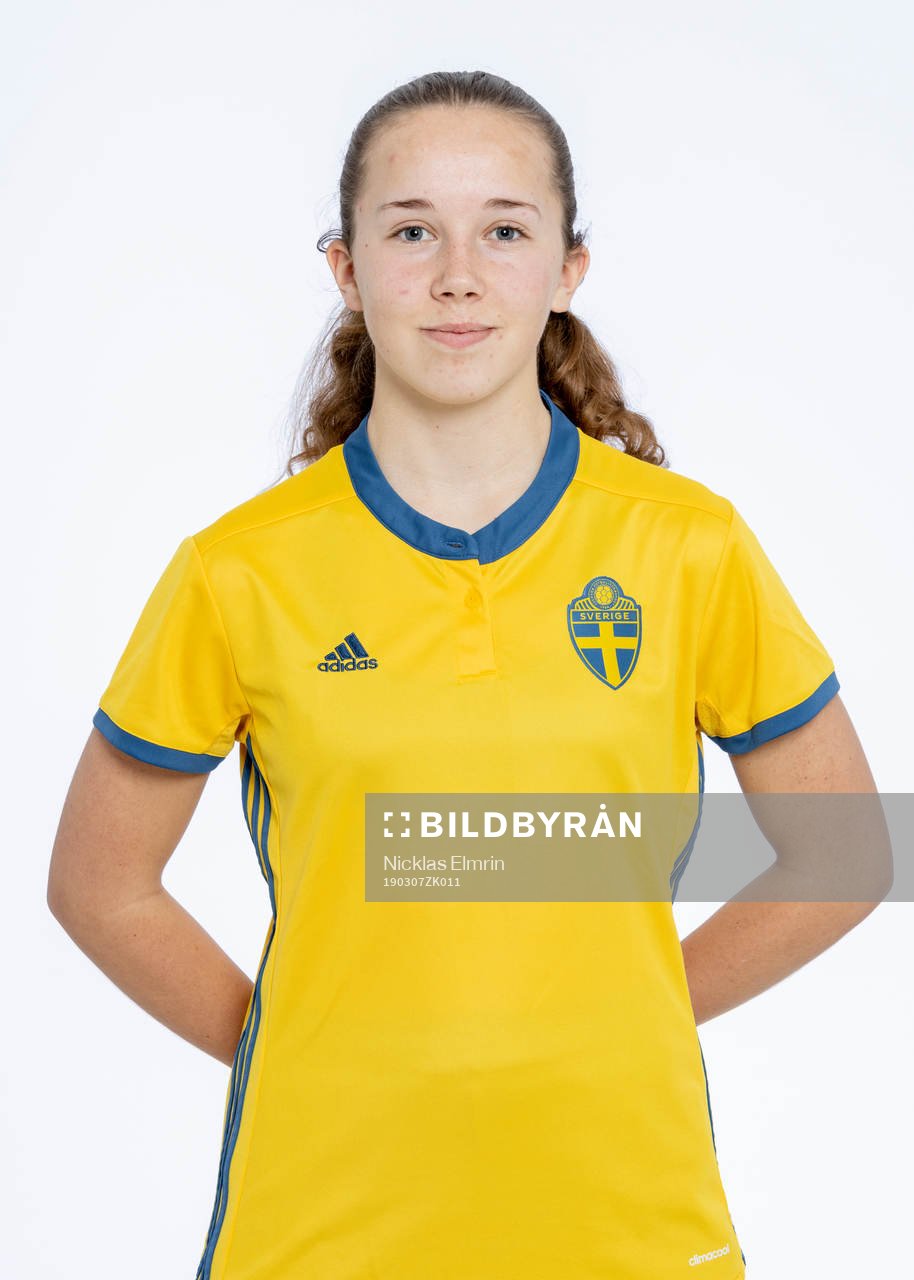Athinna Persson Lundgren i F16/03-landslaget