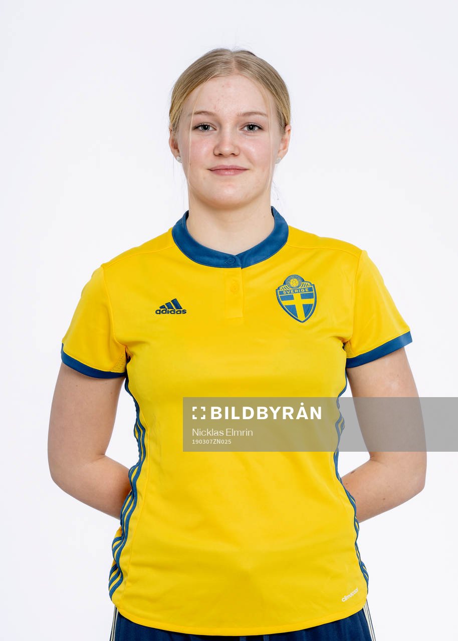 Nora Hultgren i F16/03-landslaget