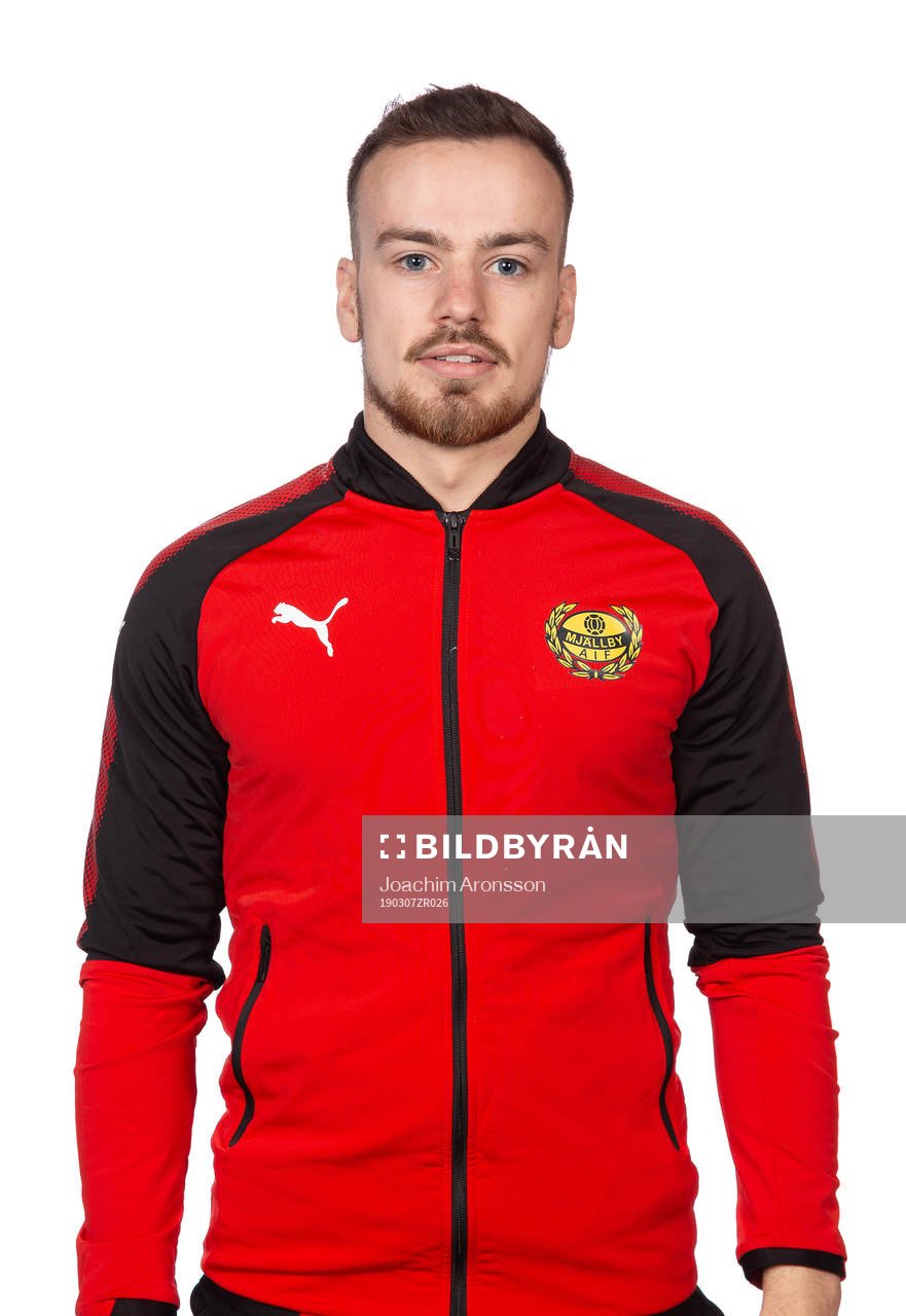 Mjällbys idrottsterapeut Albin Pålsson poserar för ett porträtt den 7 mars 2019 i Sölvesborg.