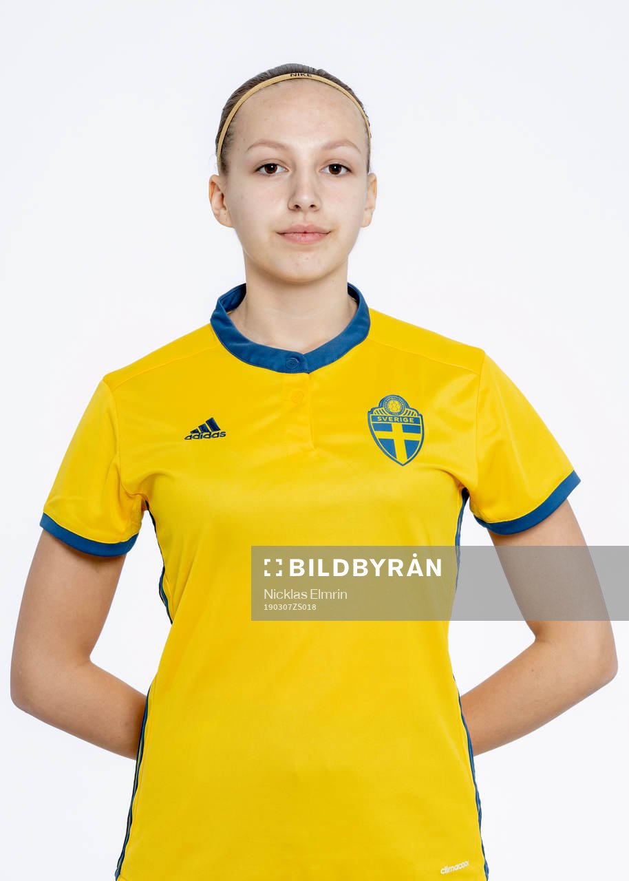 Emmy Blomberg i F16/03-landslaget