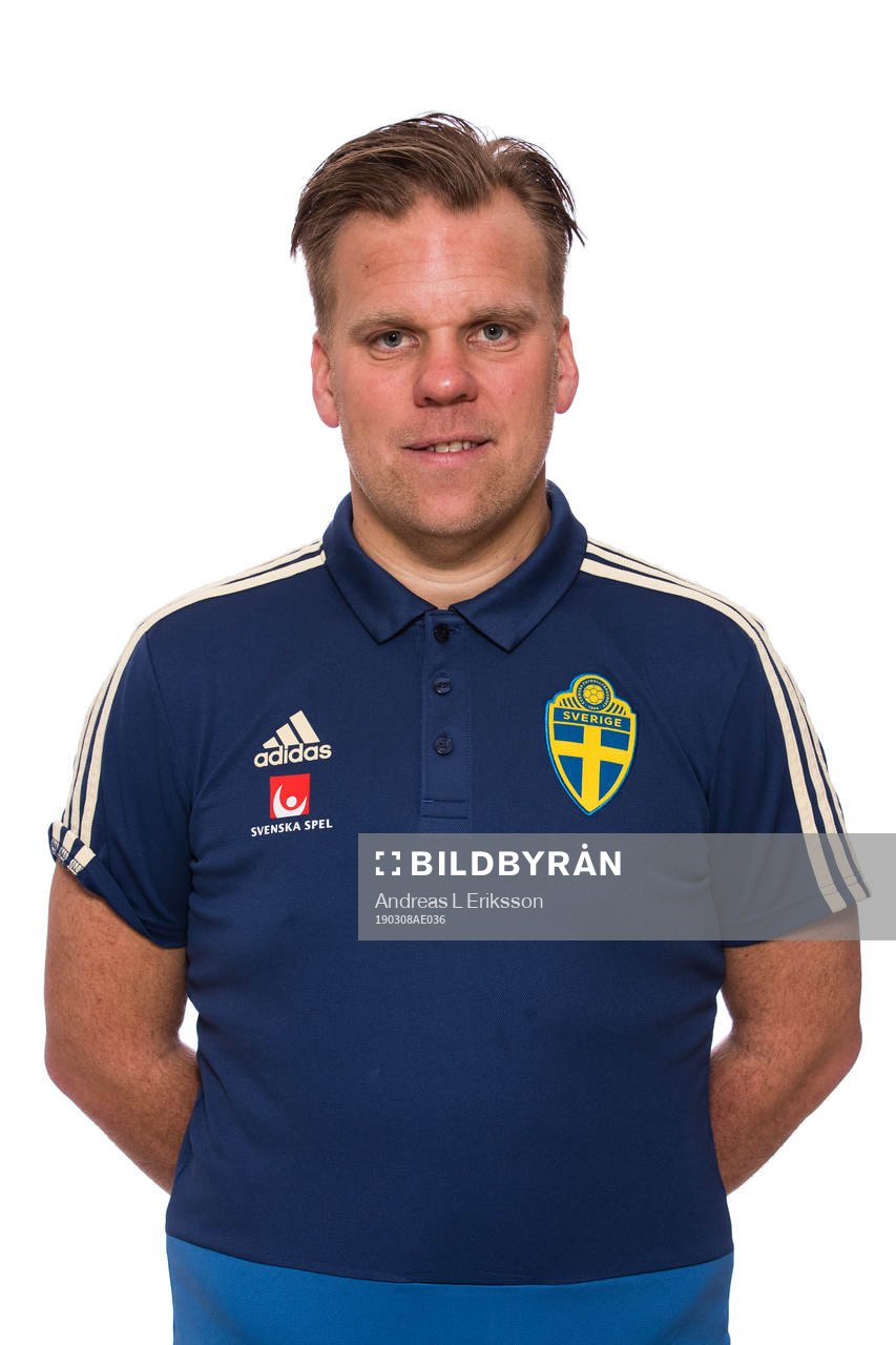 Tränare Viktor Eriksson i P16-landslaget