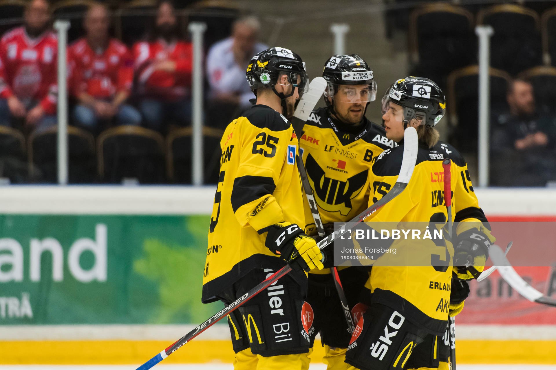 Västerås Mikael Frycklund jublar med lagkamrater