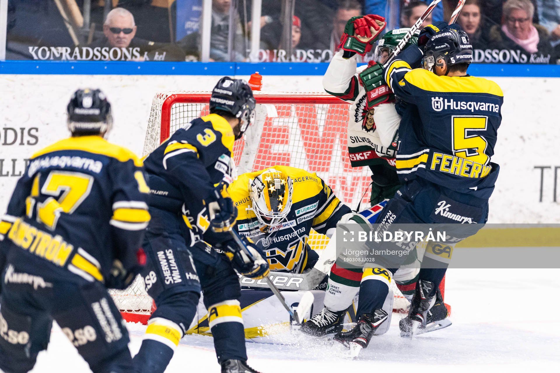 s Martin Fehérváry och målvakt Felix Sandström