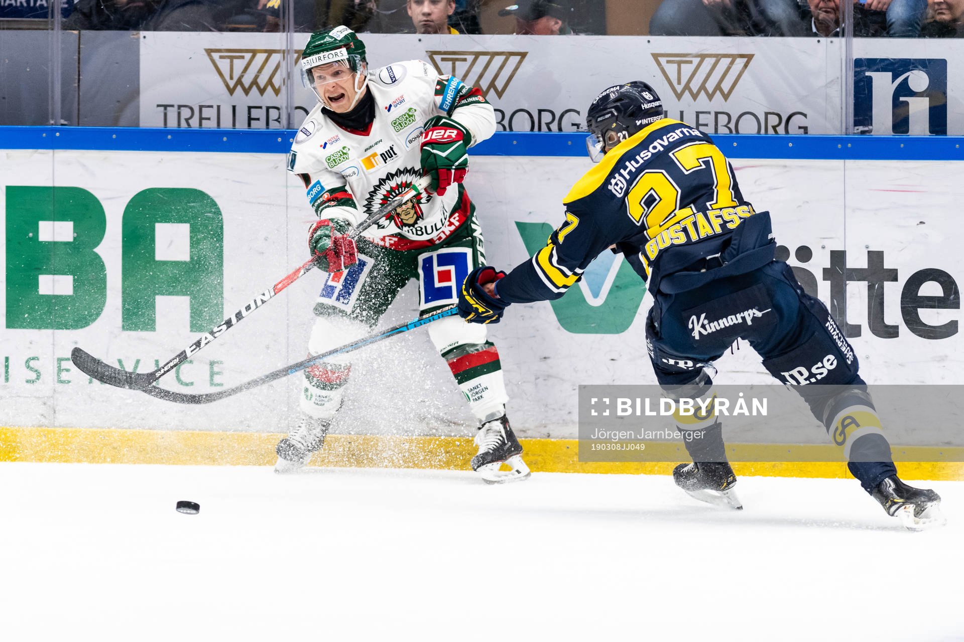s David Gustafsson (rygg mot kameran)