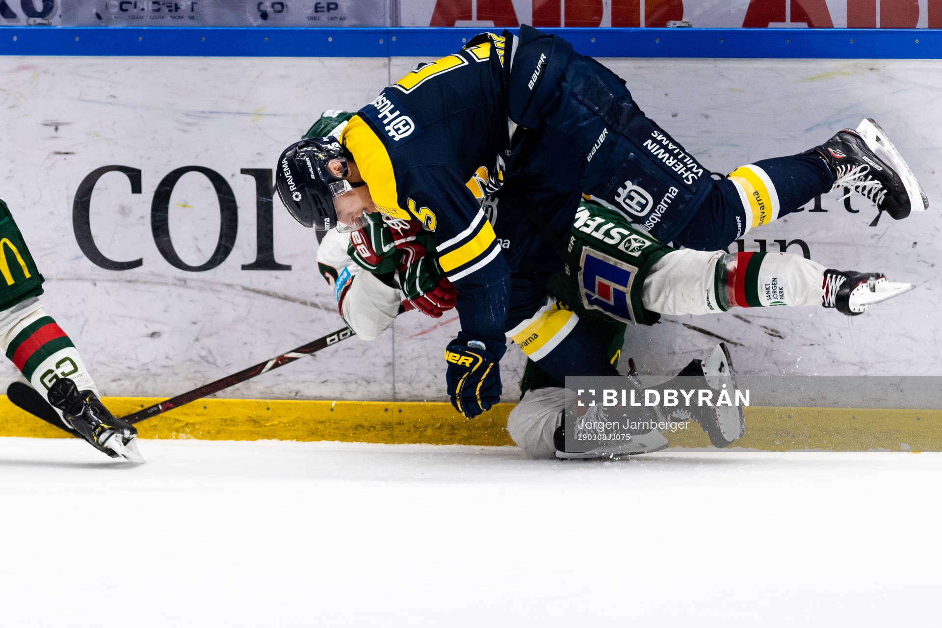 s Martin Fehérváry och Frölunda Sebastian Stålberg i