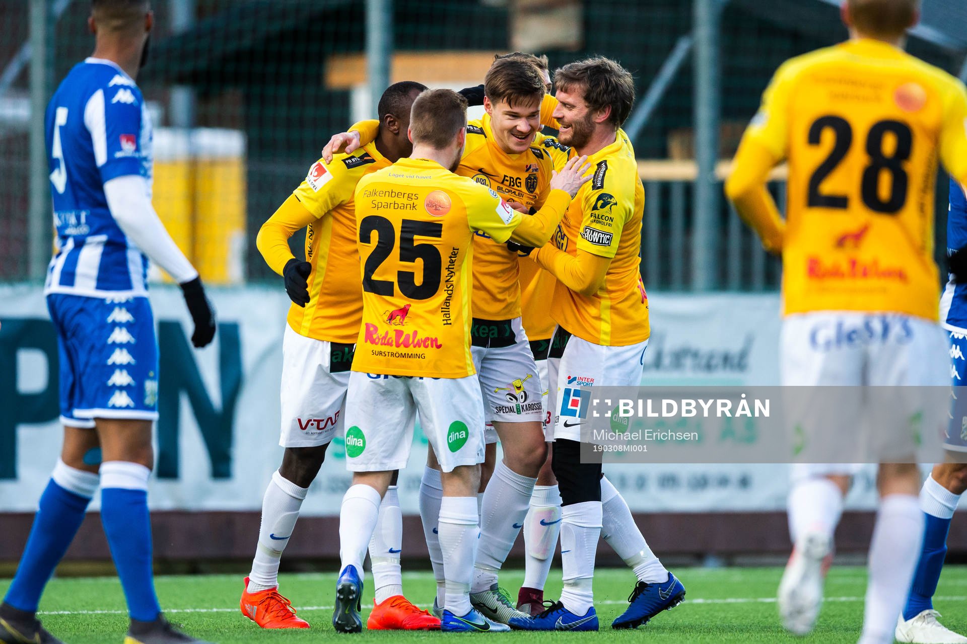 Falkenbergs Kirill Pogrebnyak jublar med lagkamrater