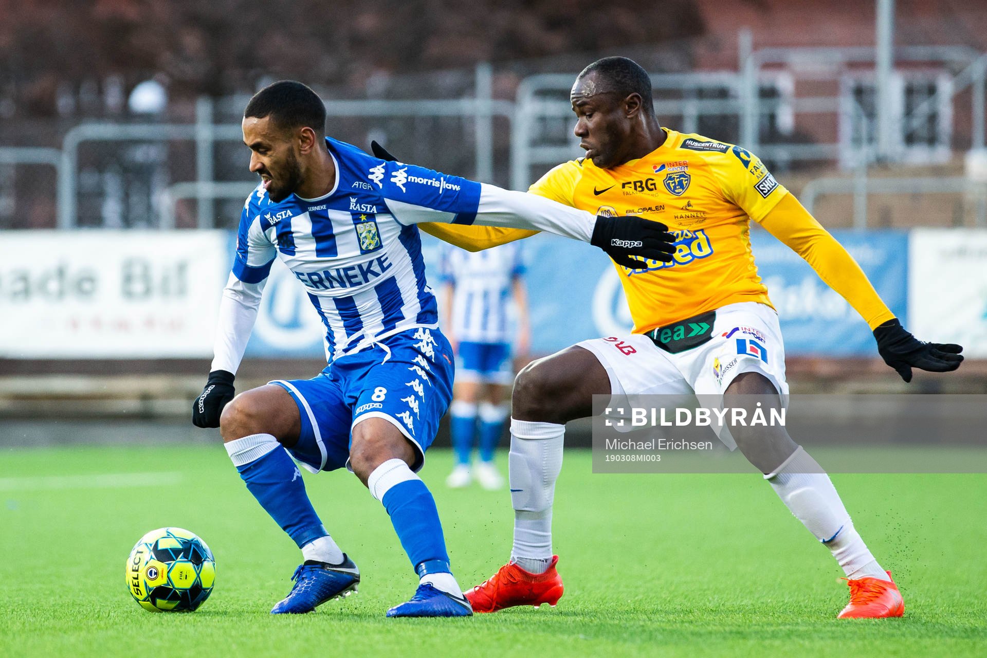 IFK Göteborgs Junes Barny och Falkenbergs Nsima Peter