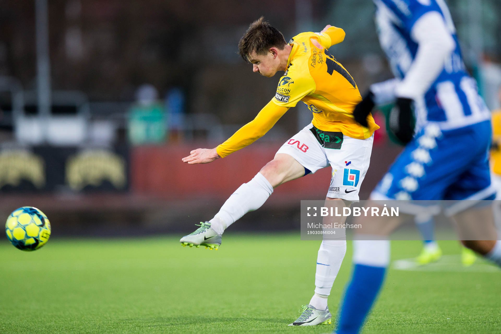 Falkenbergs Kirill Pogrebnyak skjuter ett skott