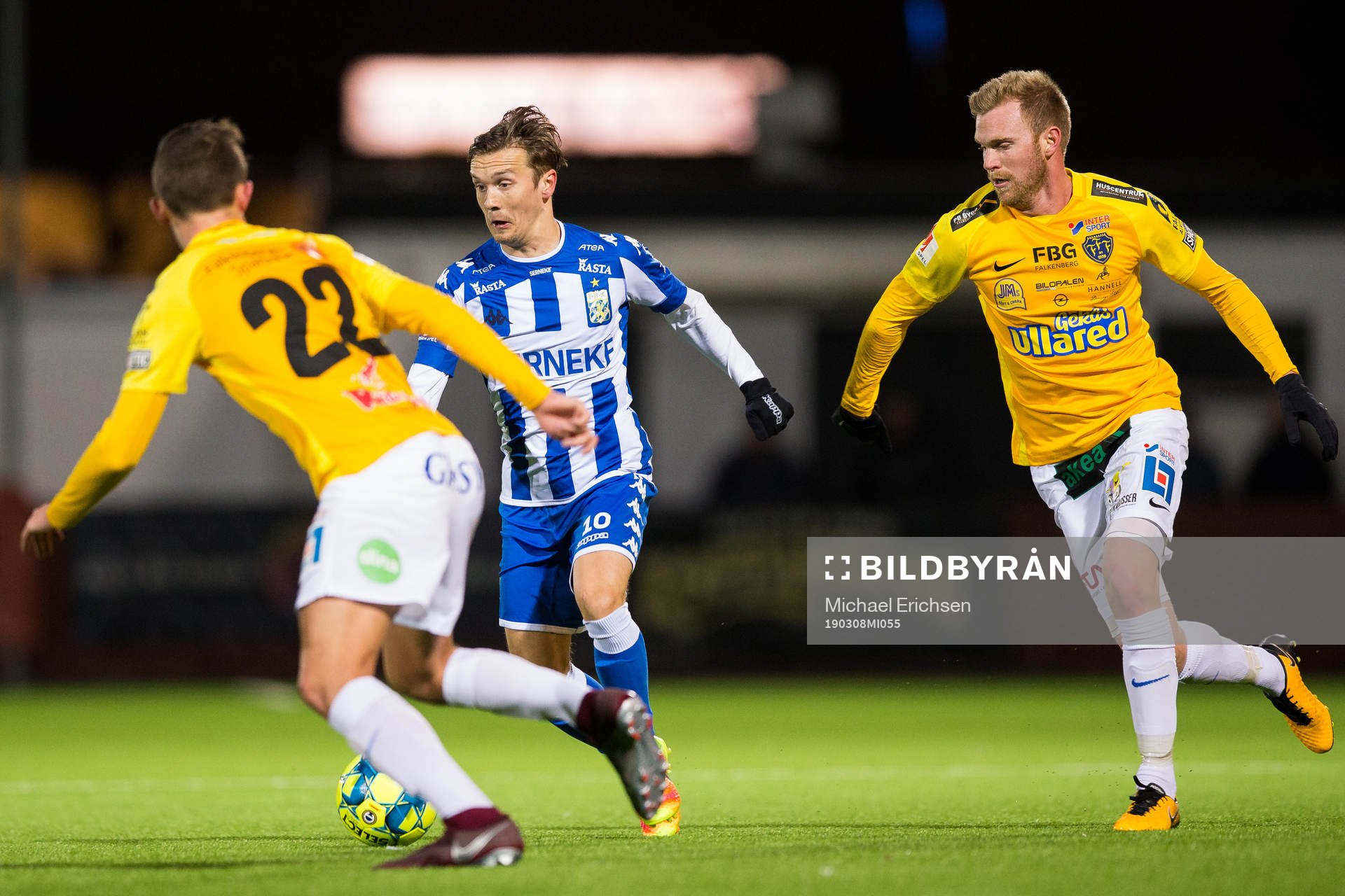 IFK Göteborgs Patrik Karlsson Lagemyr mot Falkenbergs John