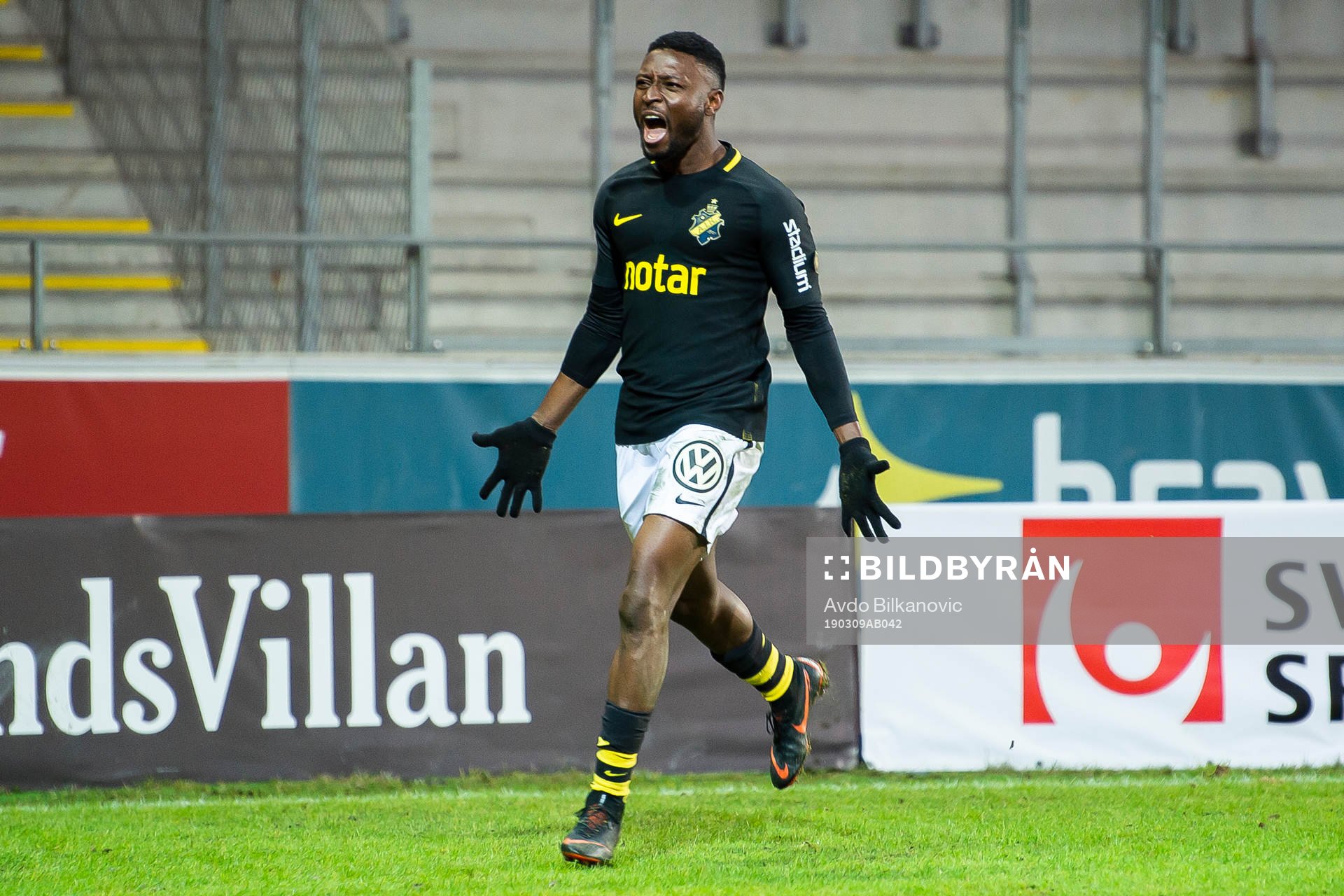 s Chinedu Ogbuke Obasi jublar