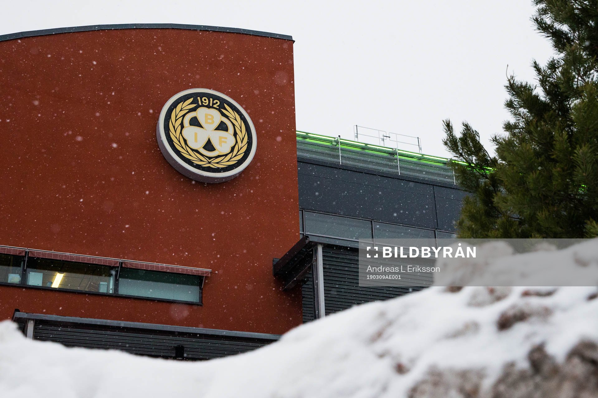 Exteriör av Gavlerinken Arena innan ishockeymatchen i SHL