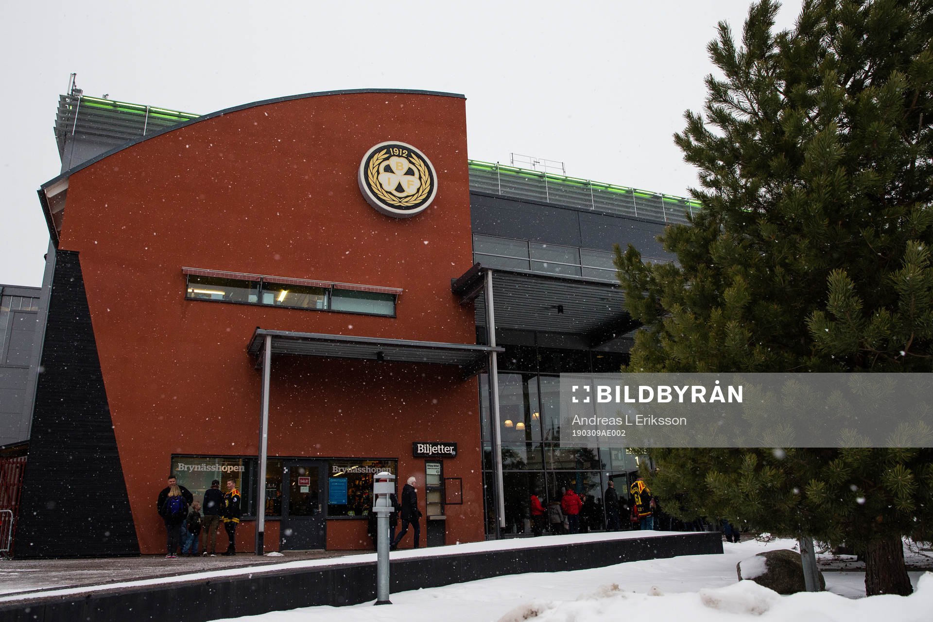 Exteriör av Gavlerinken Arena innan ishockeymatchen i SHL