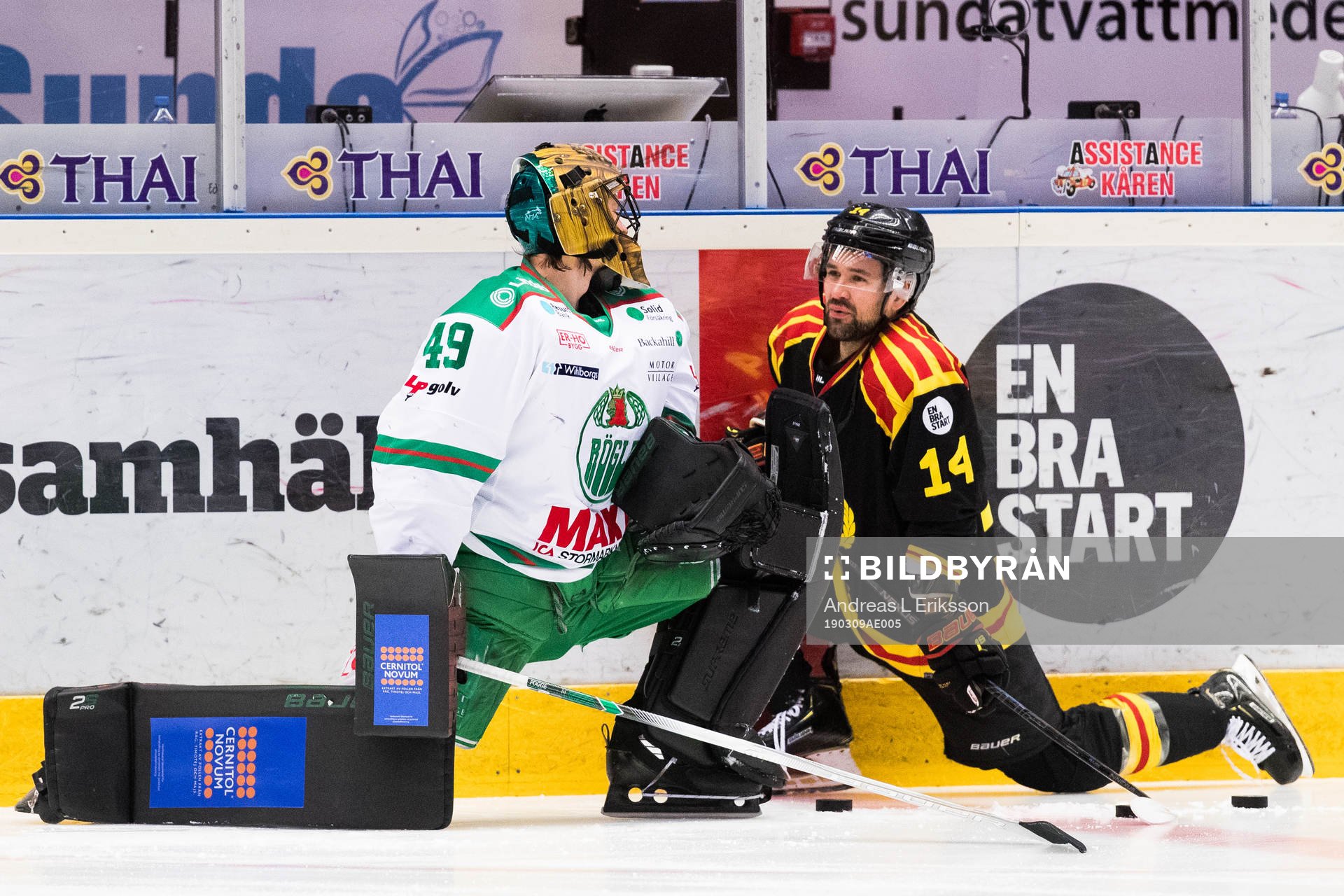 Rögles målvakt Justin Pogge och Brynäs Johan Alcén