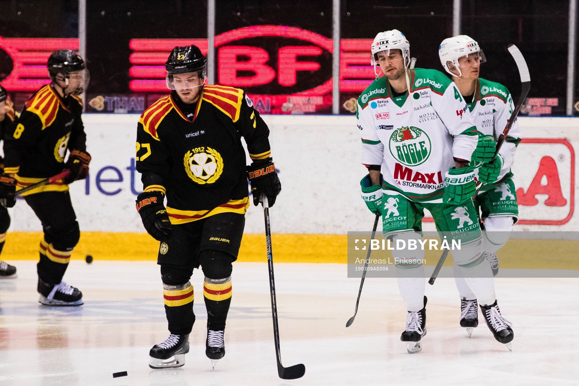 Brynäs Emil Forslund och Rögles Kodie Curran