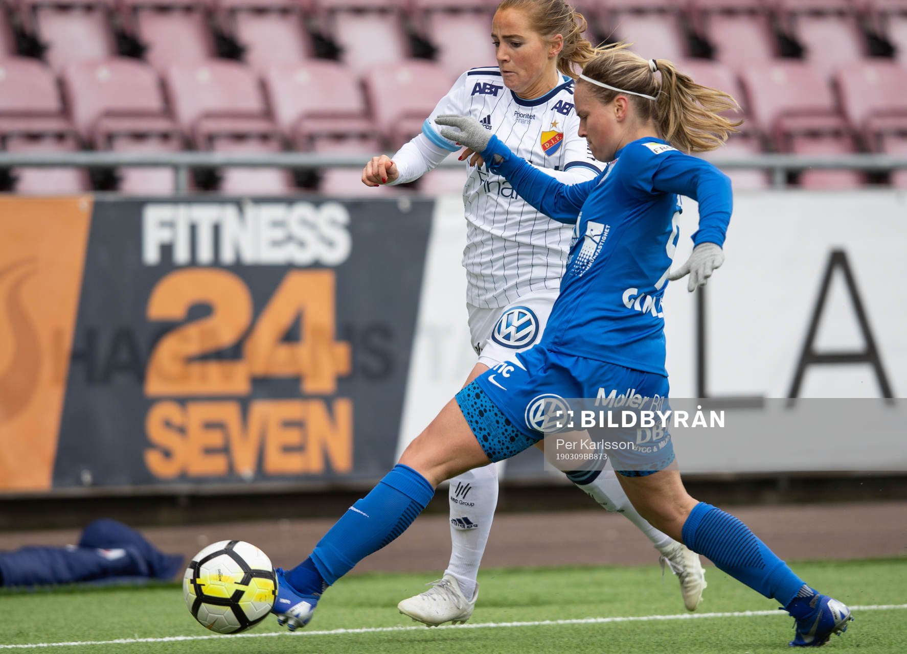 Djurgårdens Irma Helin och Eskilstunas Julia Tunturi