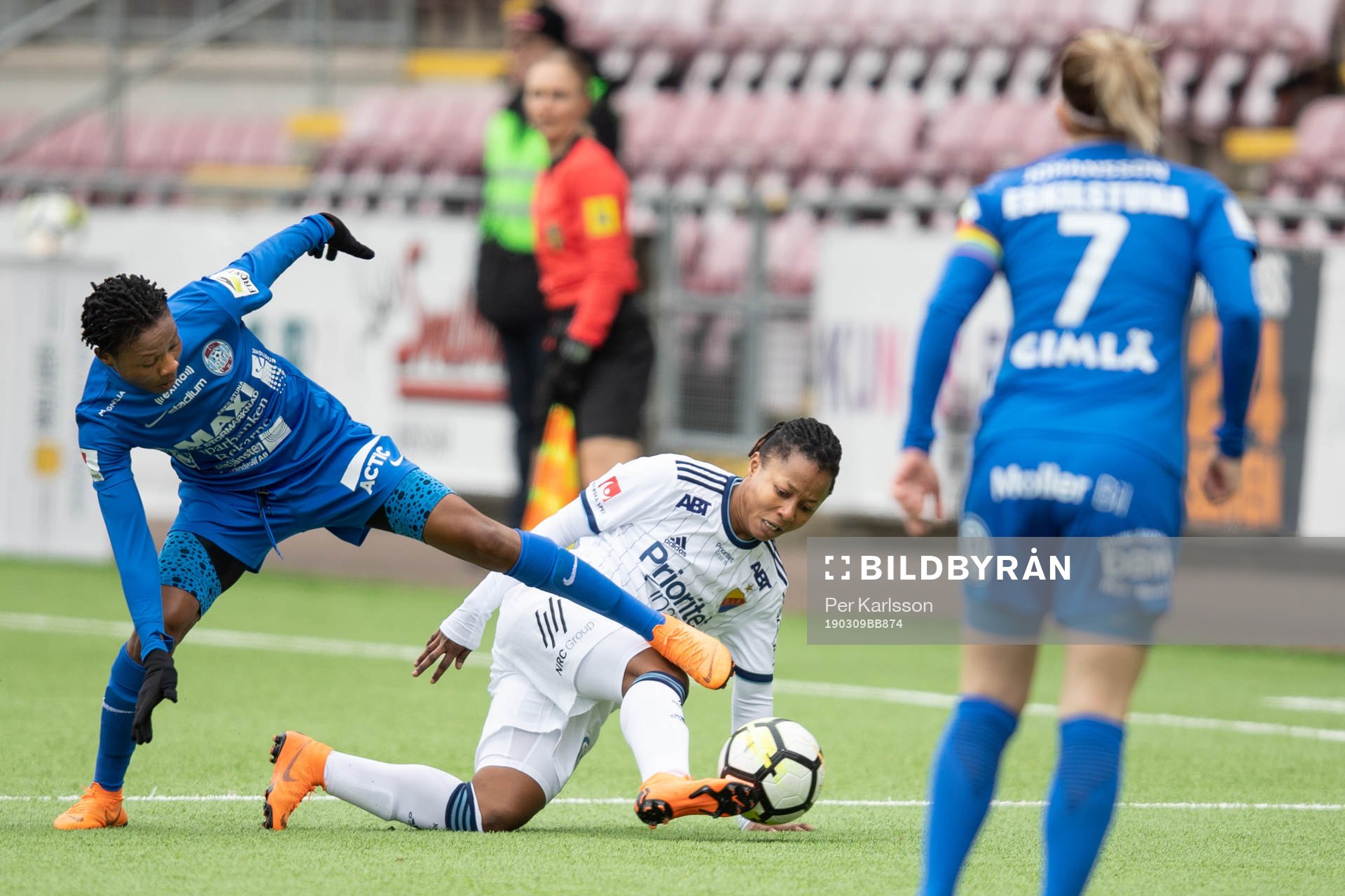 Djurgårdens Ogonna Chukwudi och Eskilstunas Ayinde Halimatu