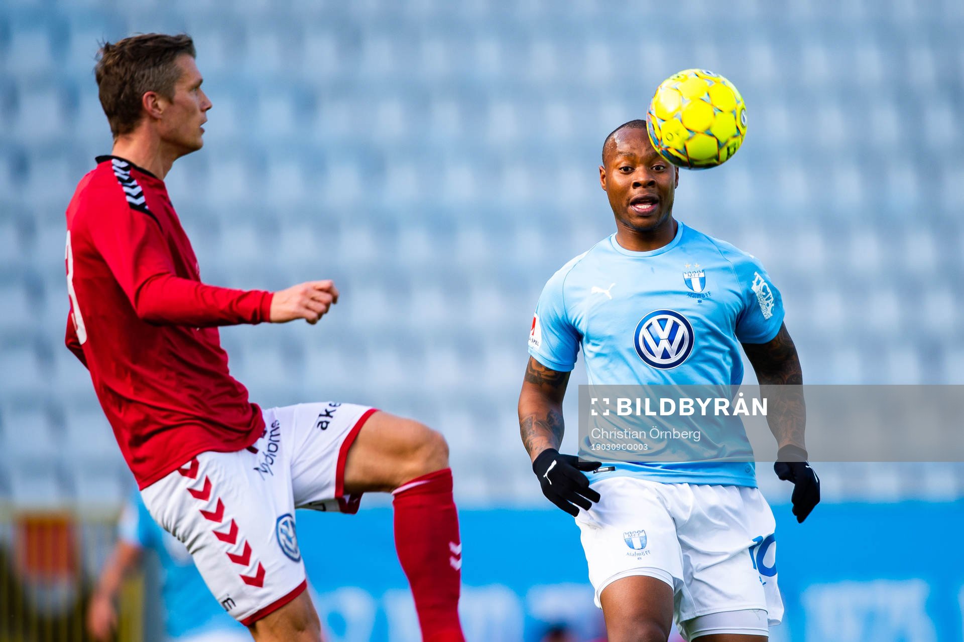 Kalmars Viktor Elm och Malmö FFs Carlos Strandberg