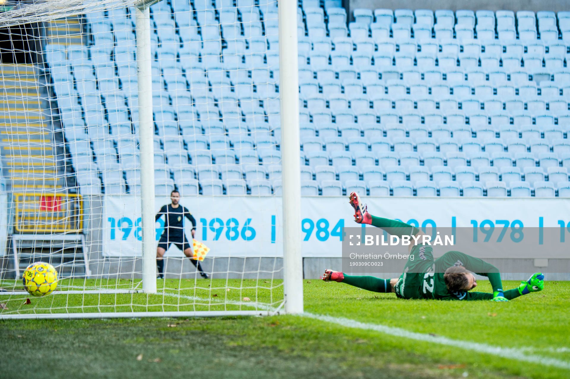 Kalmars målvakt Lucas Hägg-Johansson släpper in 1-0