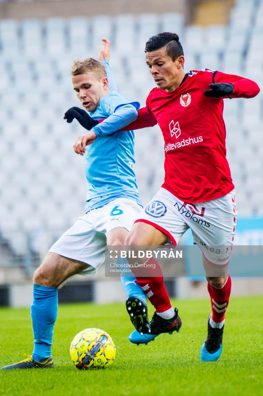 Malmö FFs Oscar Lewicki mot Kalmars Romário Pereira