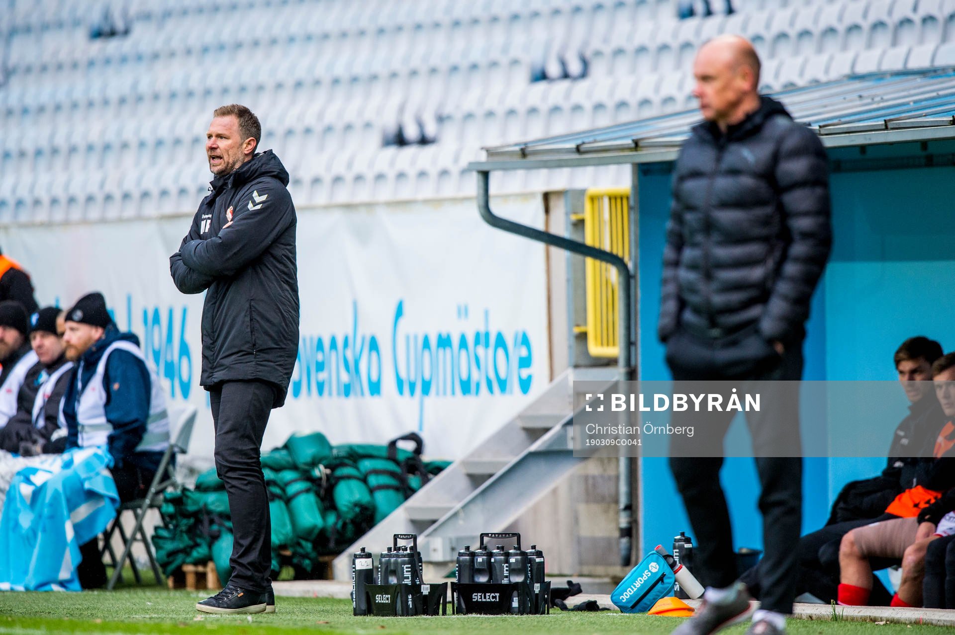 Kalmars tränare Magnus Pehrsson och Malmö FFs tränare Uwe Rösler under träningsmatchen i fotboll mellan Malmö FF och Kalmar den 9 mars 2019 i Malmö.