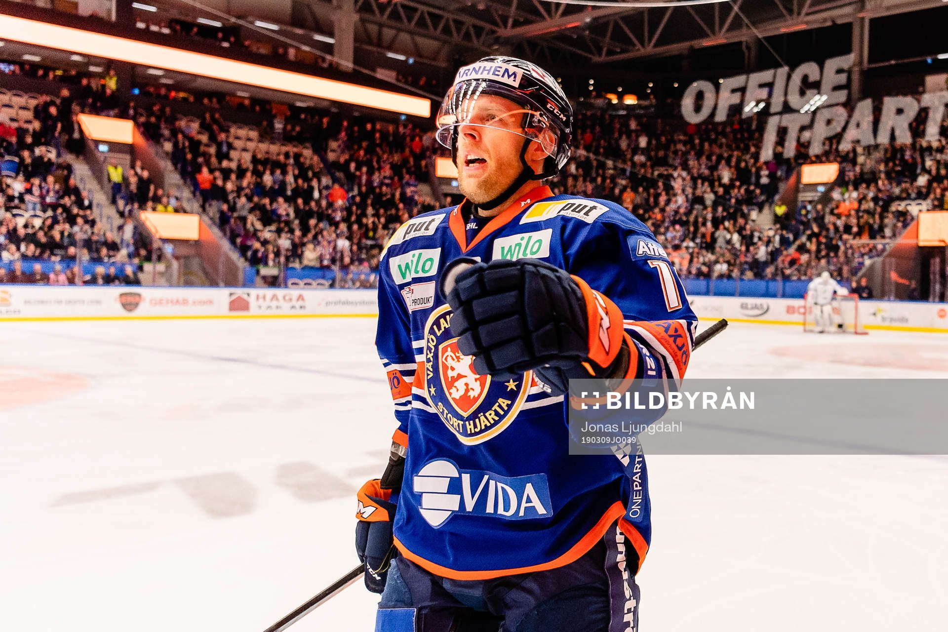 Växjös Kris Versteeg jublar