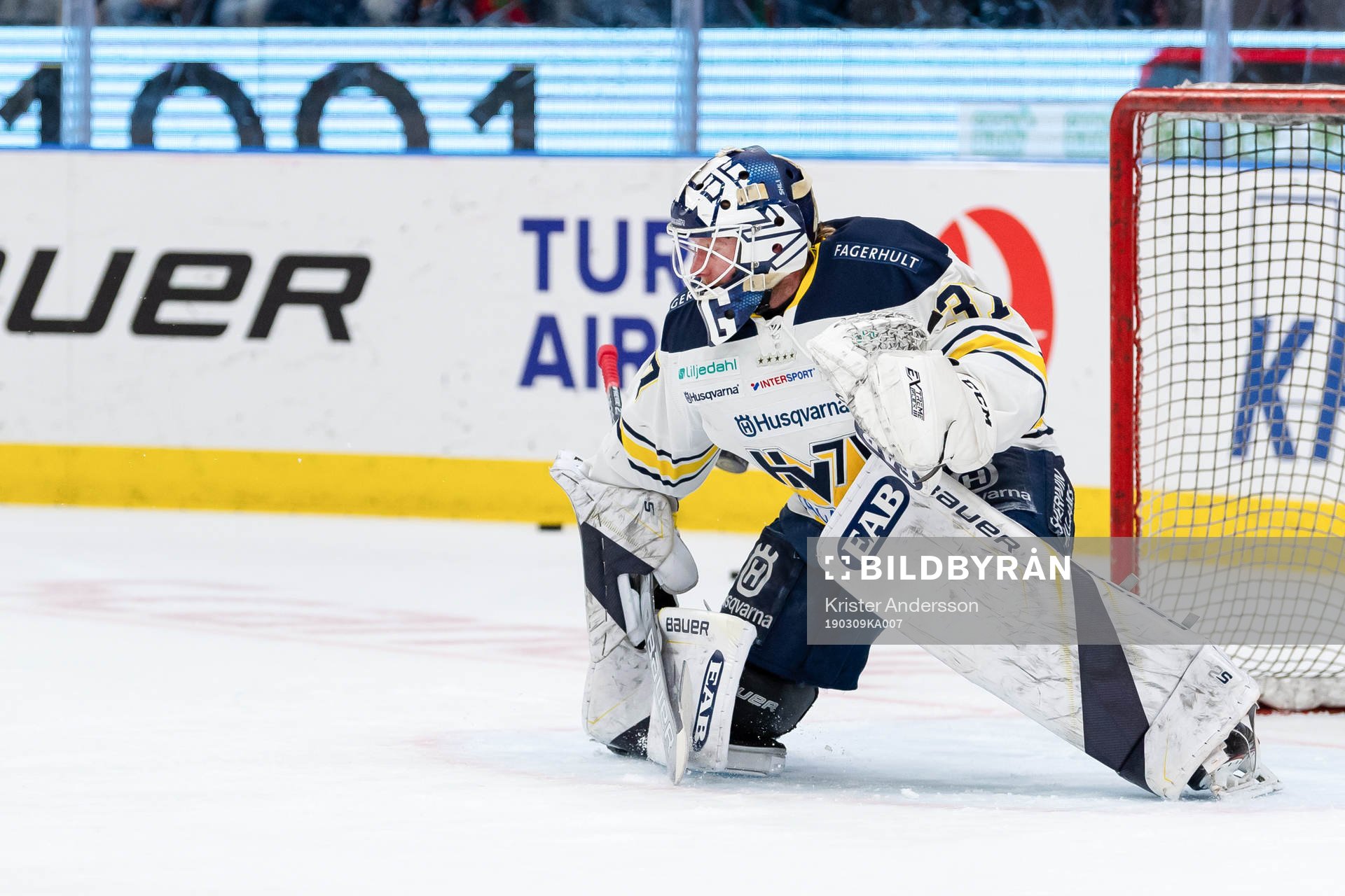 s målvakt Jonas Gunnarsson  före ishockeymatchen i SHL