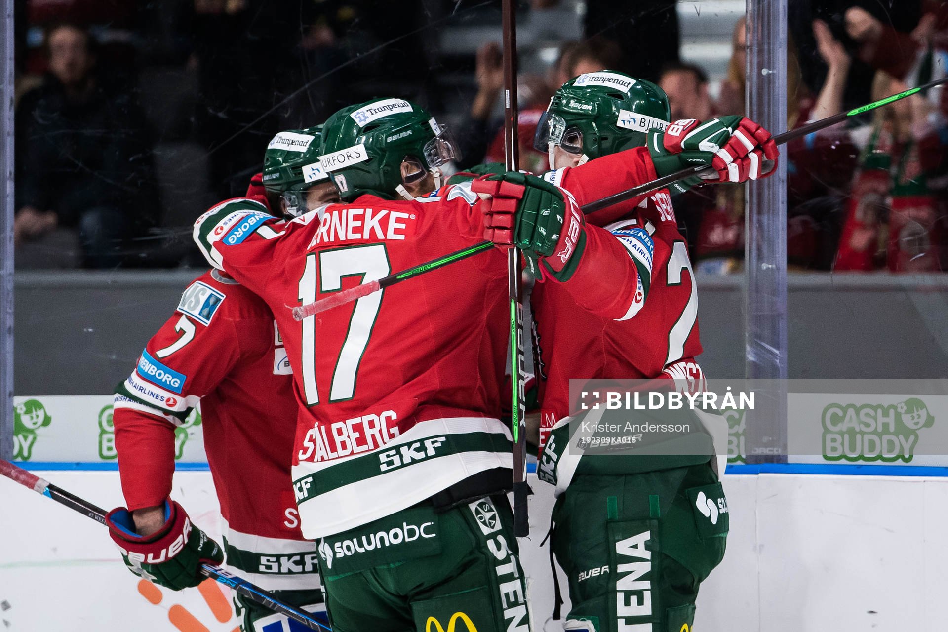Frölundas Ponthus Westerholm jublar med lagkamrater