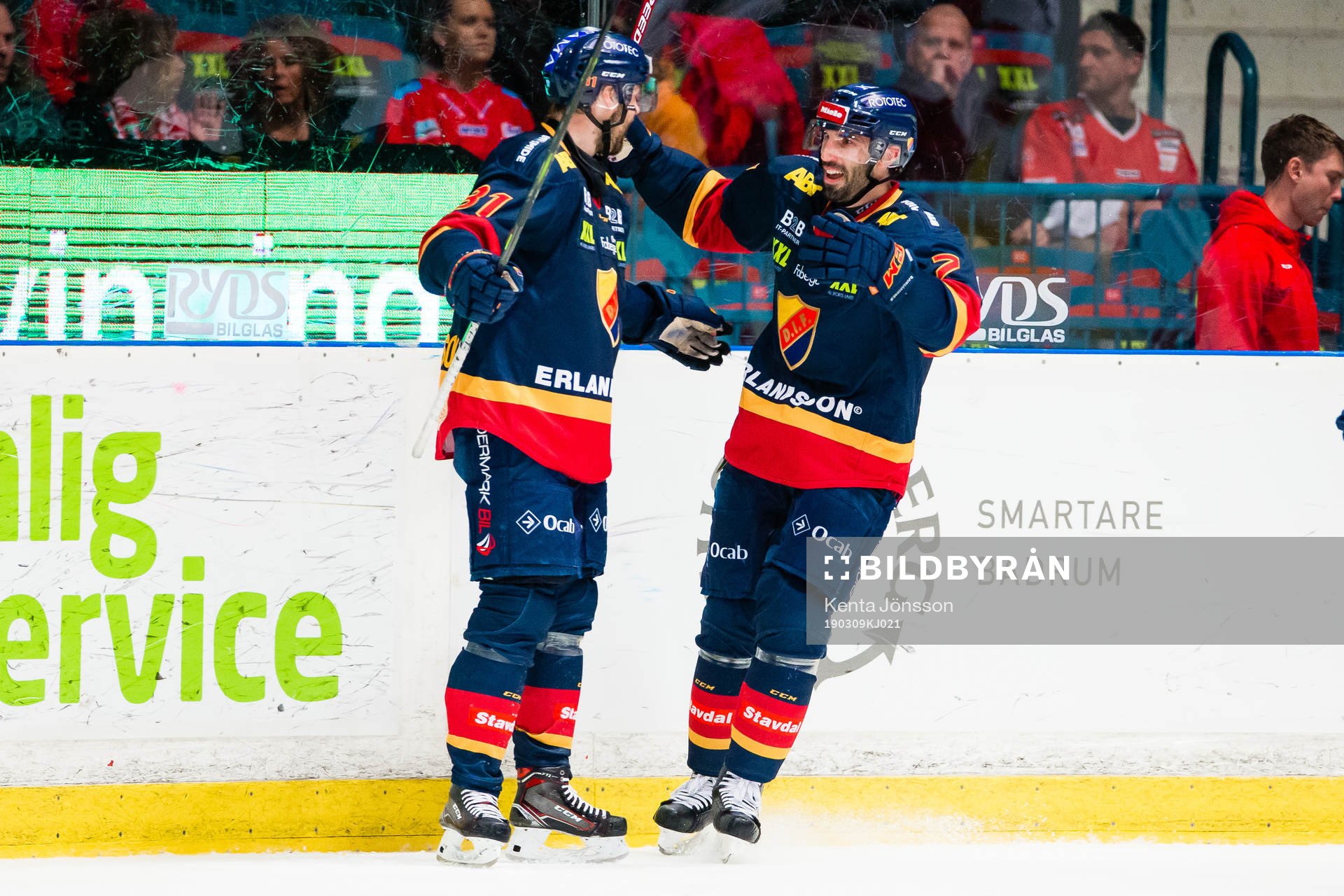 Djurgårdens Jason Garrison (h) jublar med Dick Axelsson (v)